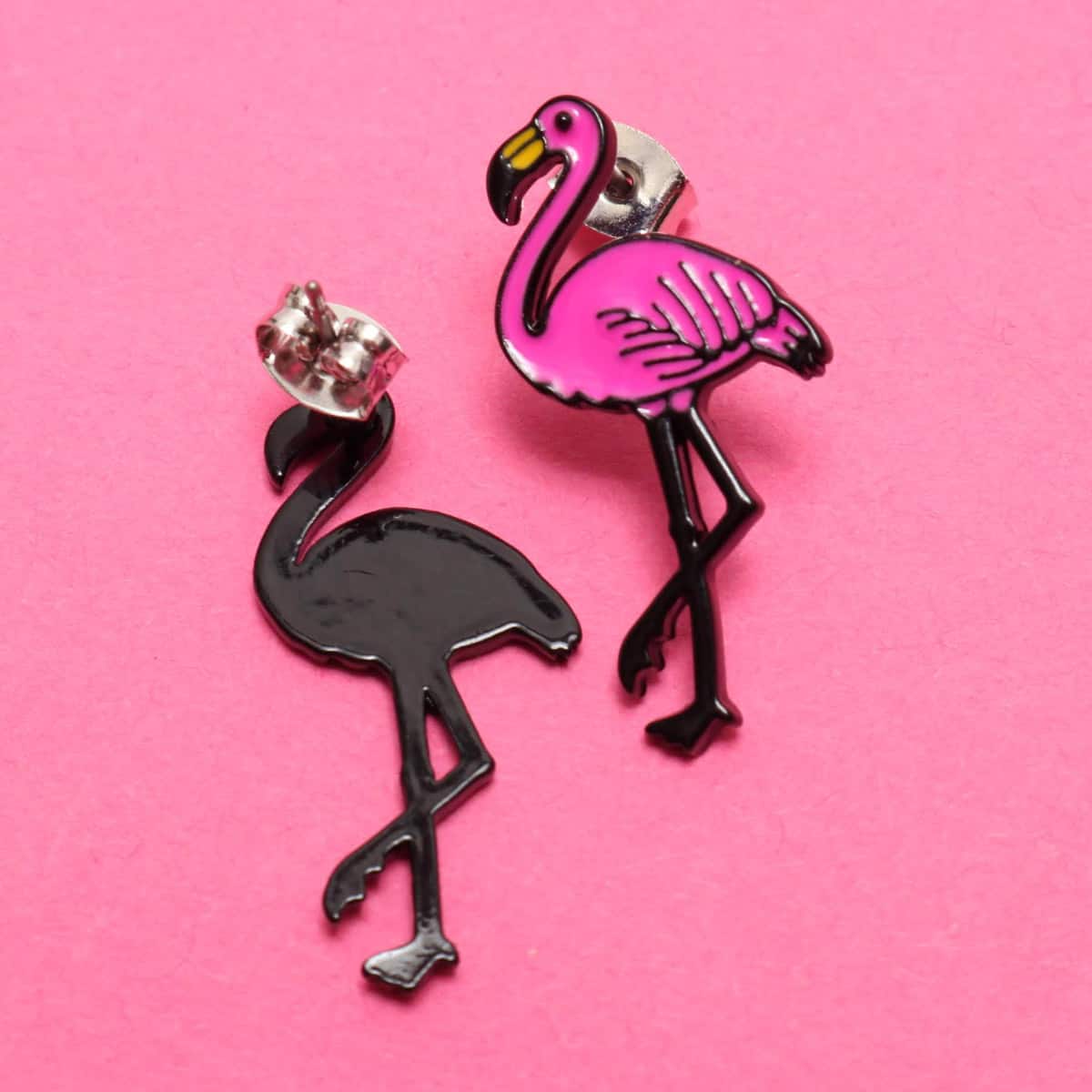atmos pink キャラクター ピアス 3色展開の画像