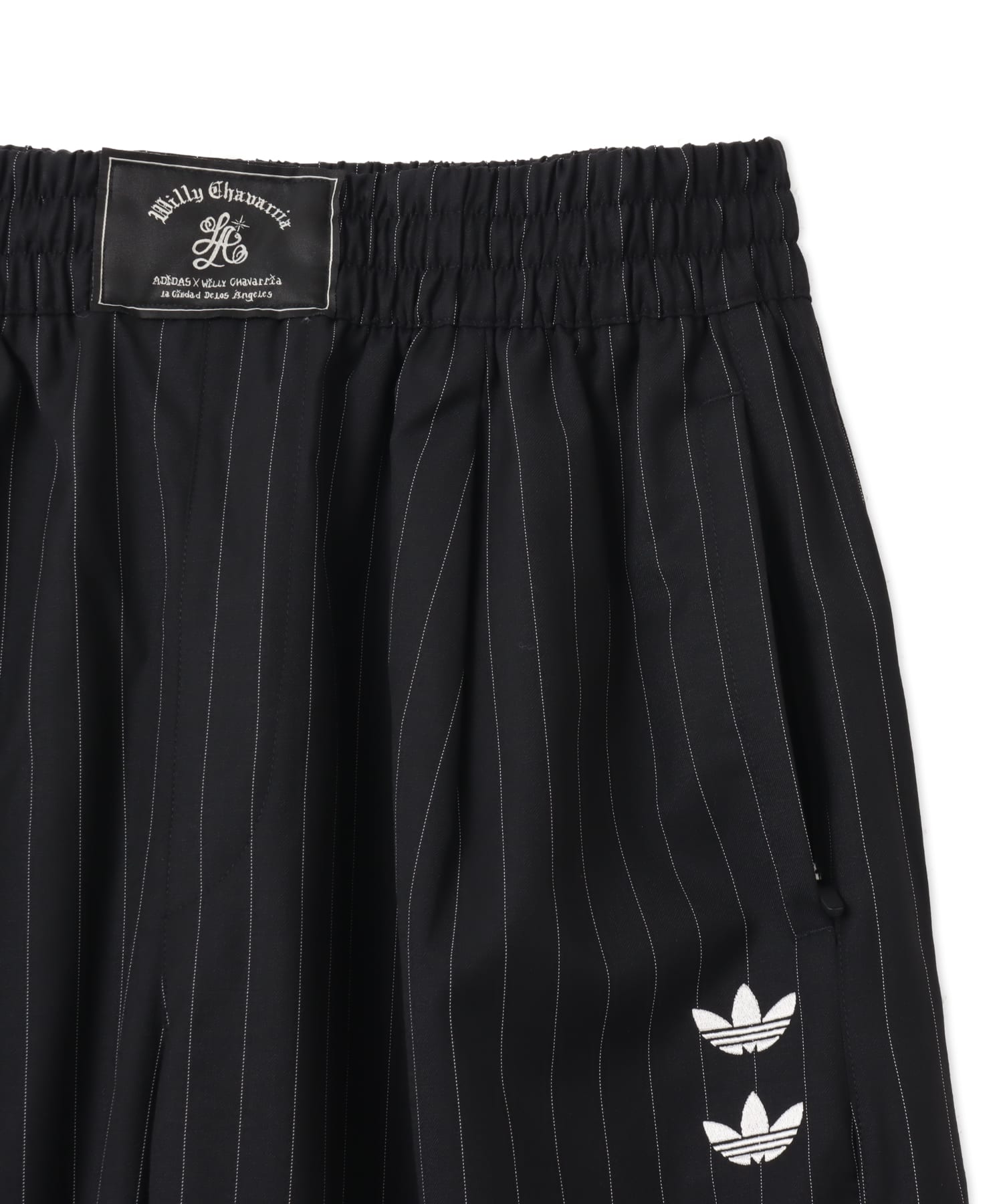 adidas CHAVARRIA PINSTRIPE TRACK PANT ブラック/ホワイト
