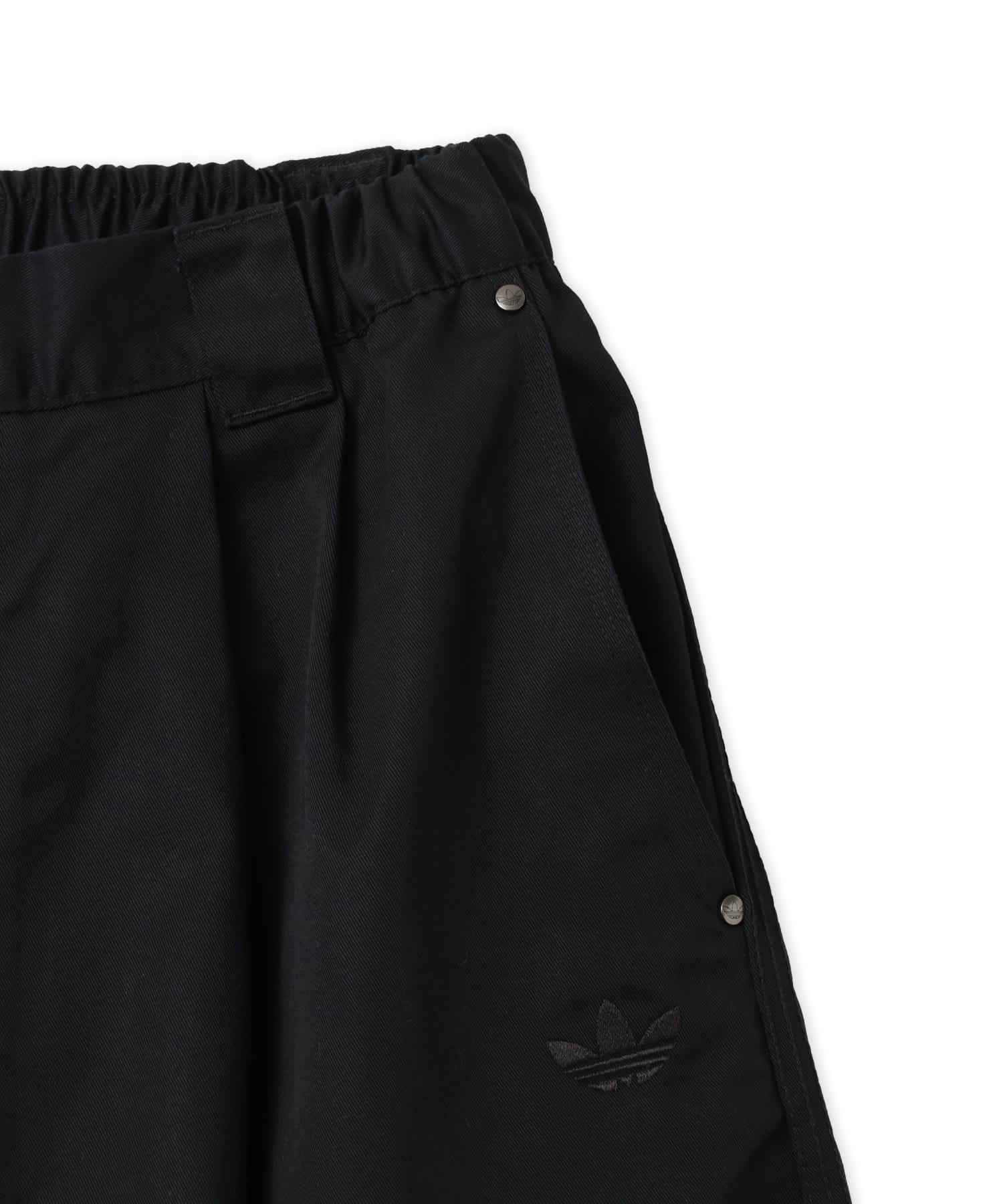 adidas PREMIUM ESSENTIALS WORKWEAR WIDE SHORTS ブラックの画像