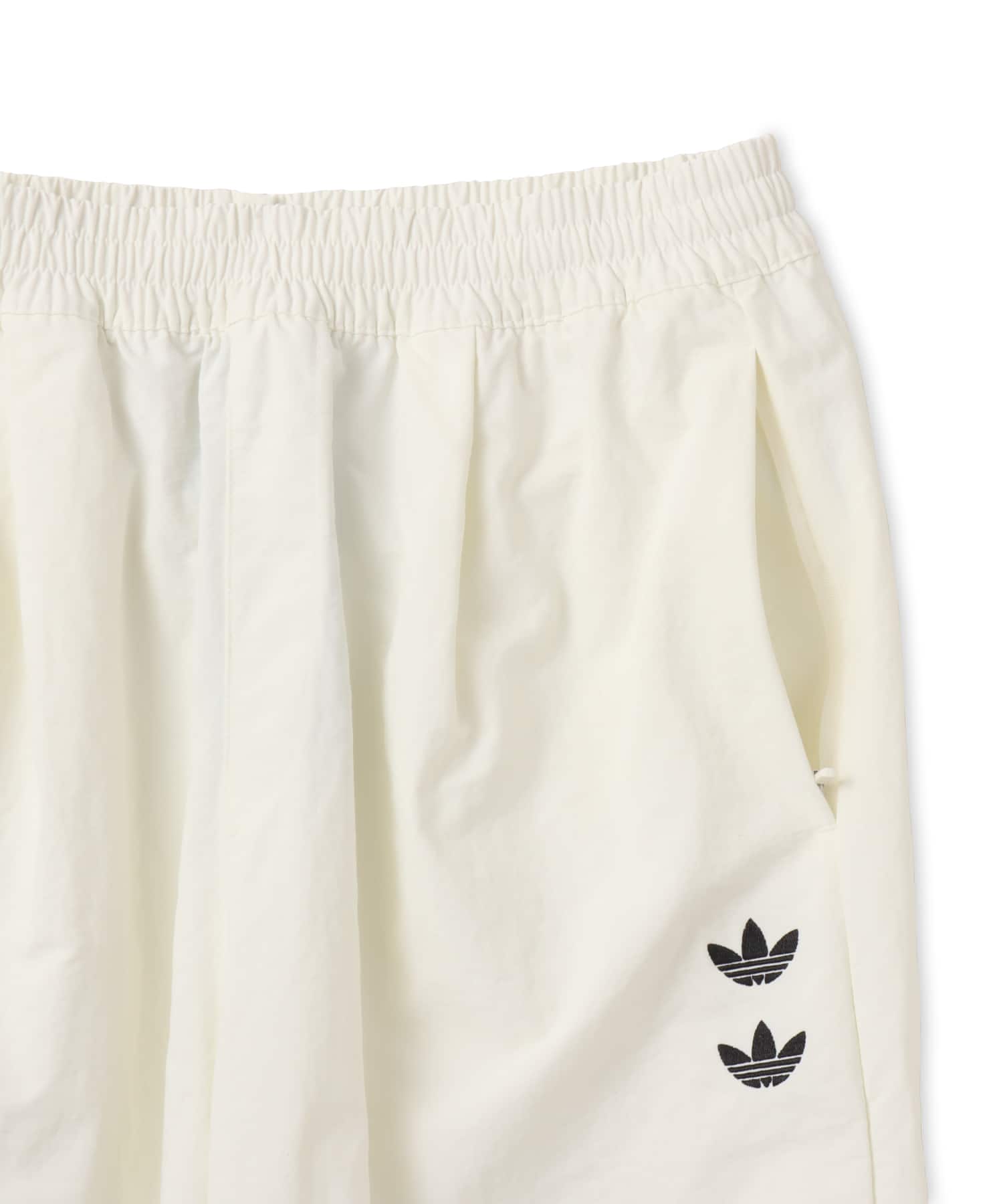 adidas CHAVARRIA WOVEN TRACK PANT オフホワイトの画像