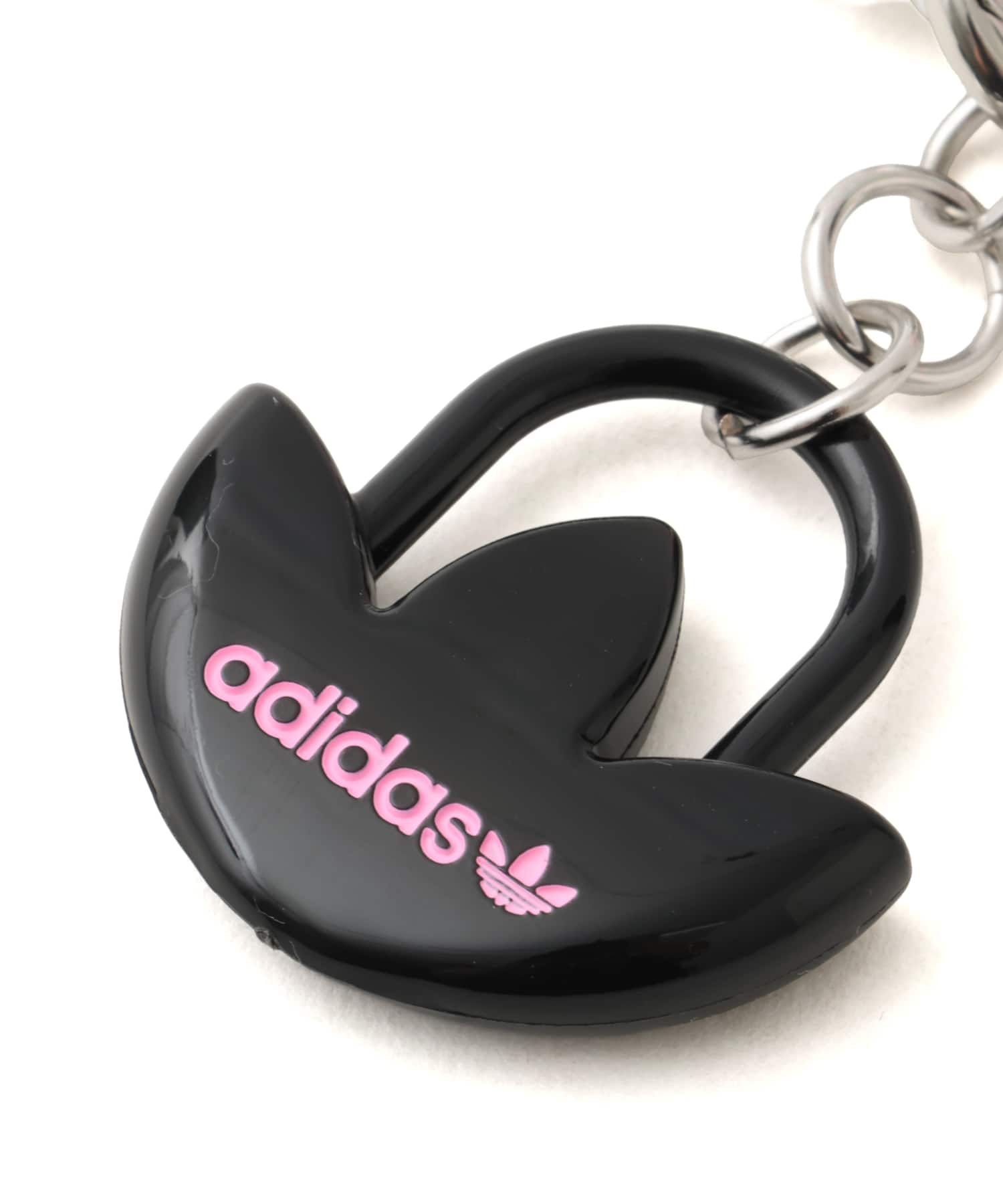 adidas TREFOIL CHARM KEYCHAIN クリアピンクの画像