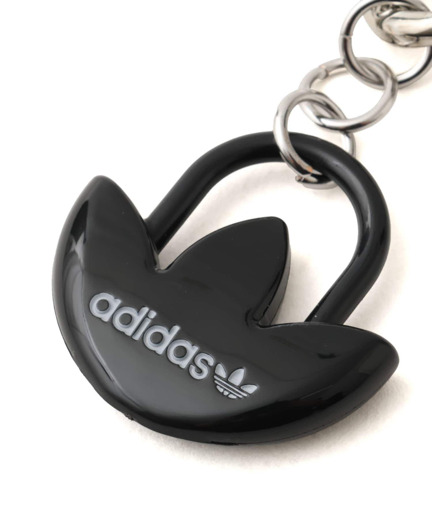 adidas TREFOIL CHARM KEYCHAIN クリアグレーの画像