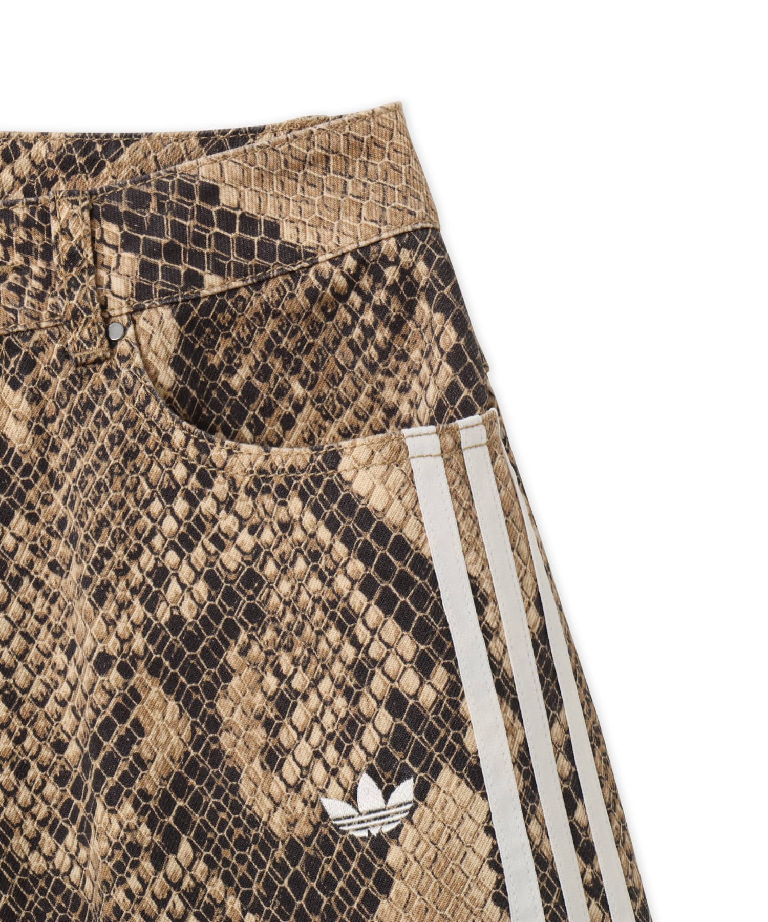 adidas SNAKE PRINT DENIM BERMUDA リネン/マジックベージュの画像
