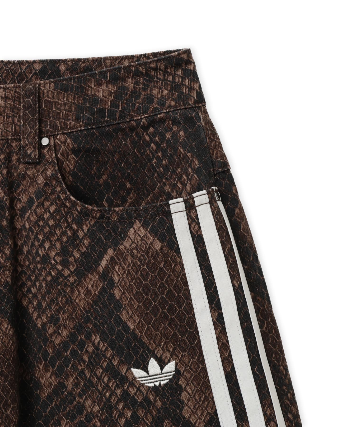 adidas SNAKE PRINT DENIM BERMUDA アースストレータ/オーロラコーヒーの画像
