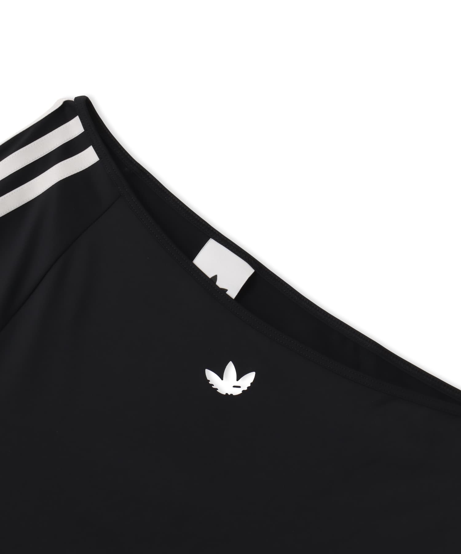 adidas ADILENIUM 5.0  OFFSHOULDER TEE ブラックの画像