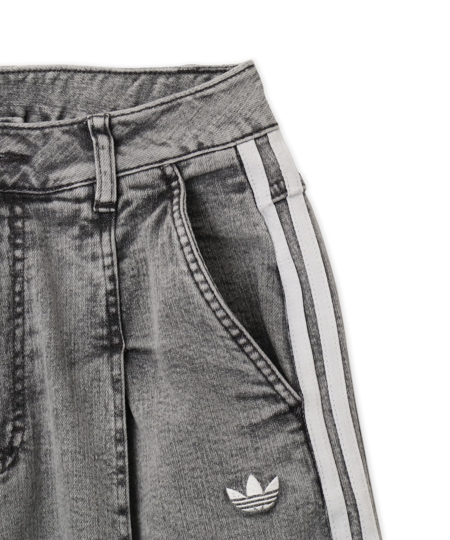 adidas DENIM PLEATS WIDE LEG PANTS ウォッシュドグレーデニムの画像
