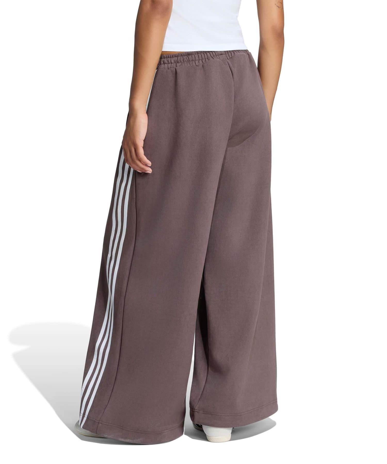 adidas ADILENIUM FAUX SUEDE TRACK PANT オーロラコーヒーの画像