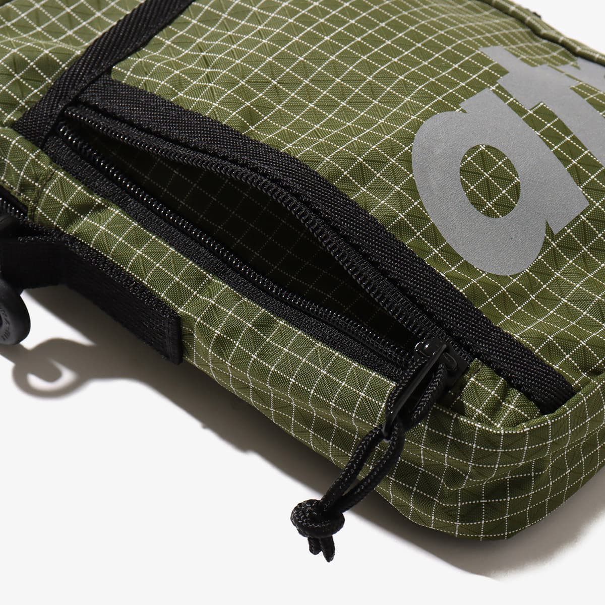 atmos Reflector Print Logo Shoulder Bag KHAKI （アトモス