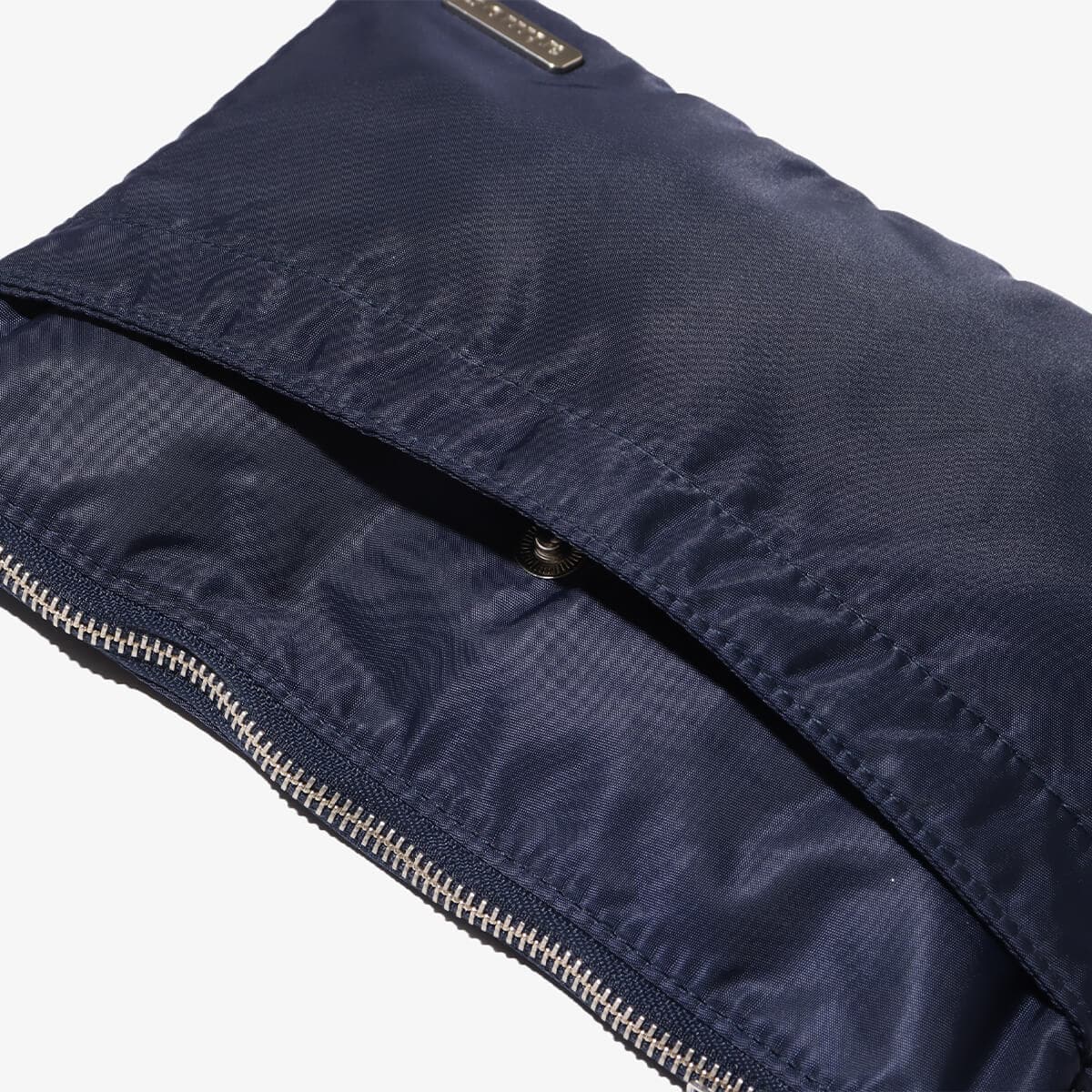 atmos Nylon Twill shoulder bag NAVYの画像