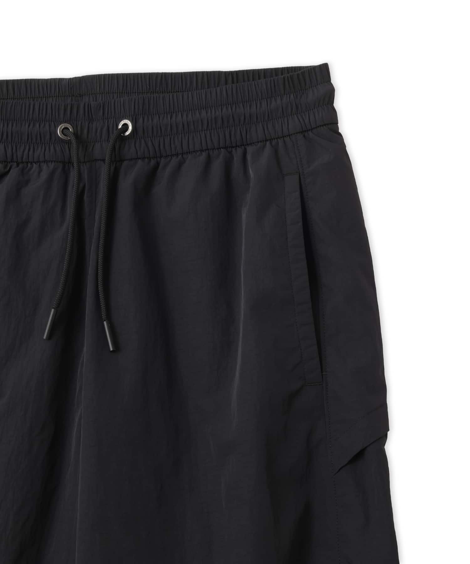 New Balance NB GREY NYLON WIDE TAPERED PANTS ブラックの画像