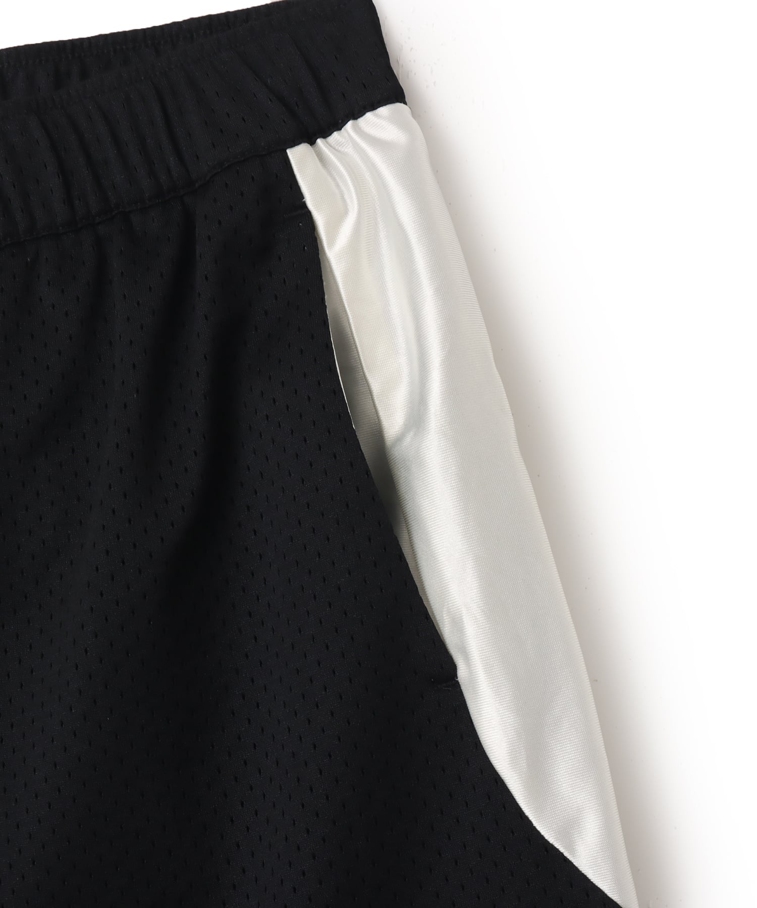 New Balance Basketball 7-Inch Mesh Shorts ブラックの画像