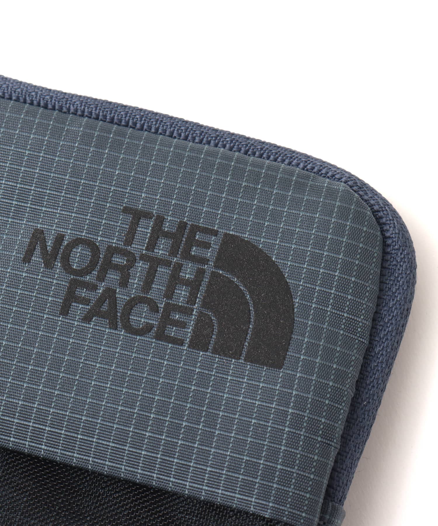 THE NORTH FACE Hazy Wallet スレートグレーの画像