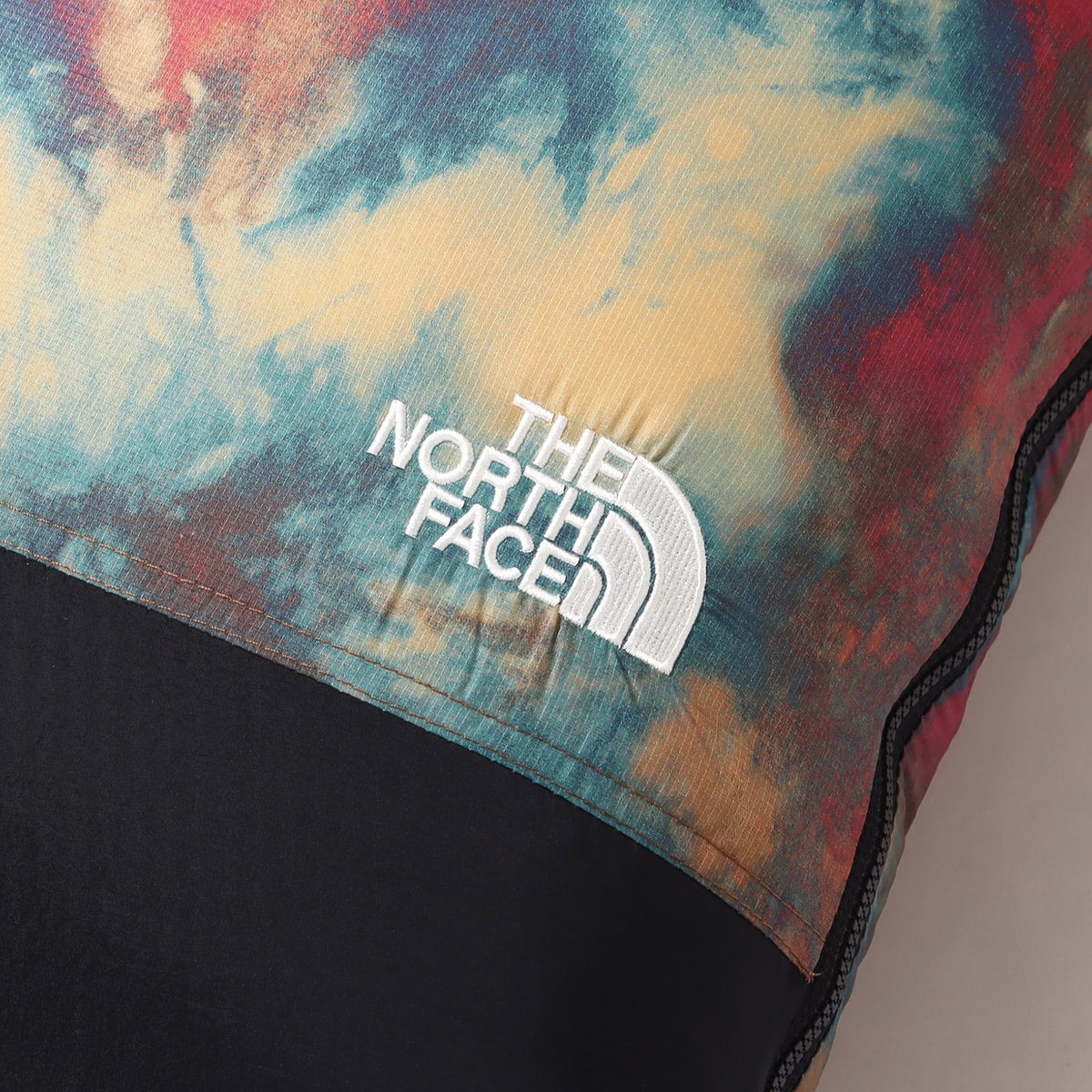 THE NORTH FACE COZY CAMP CUSHION アイスダイ 22FW-Iの画像