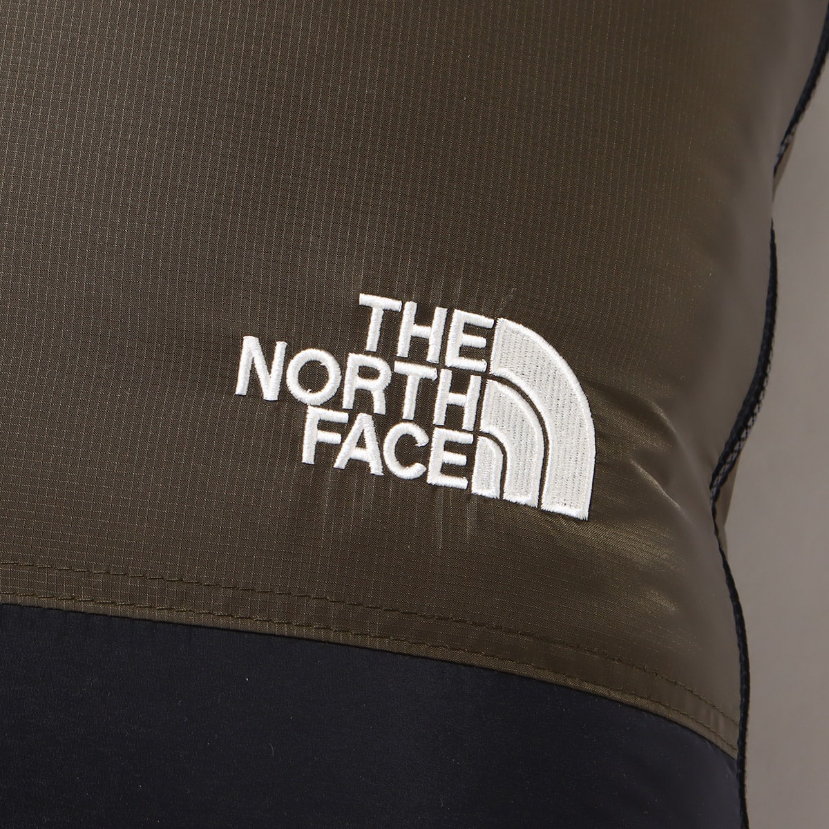 The North Face-Cozy Camp Cushion-WhoWhy International