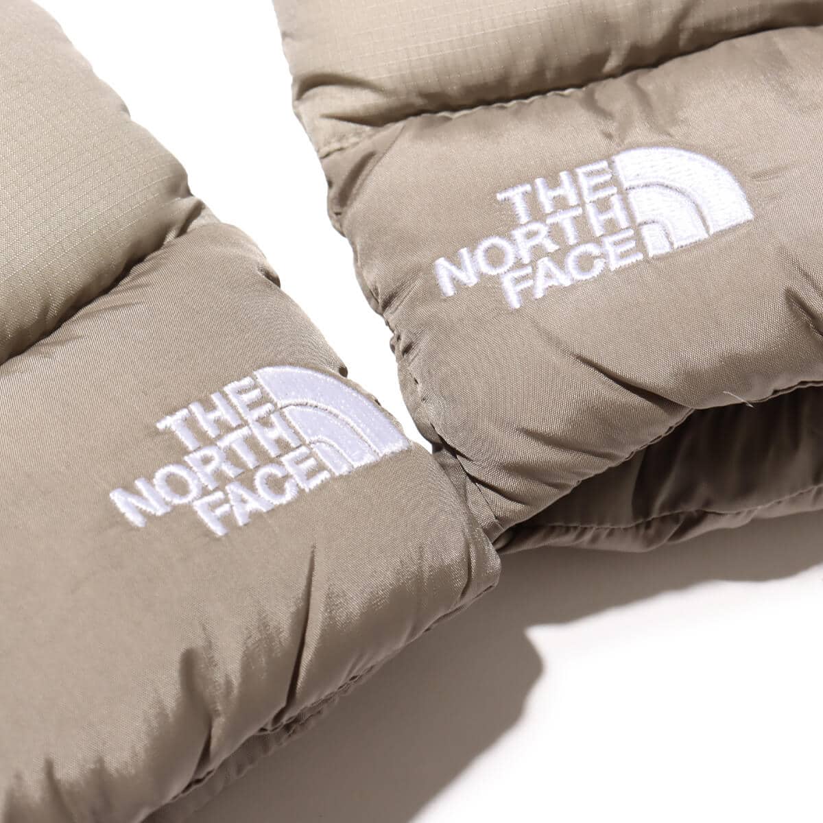 THE NORTH FACE Nuptse Hand Warmer キャバングレー×クレイグレー の画像