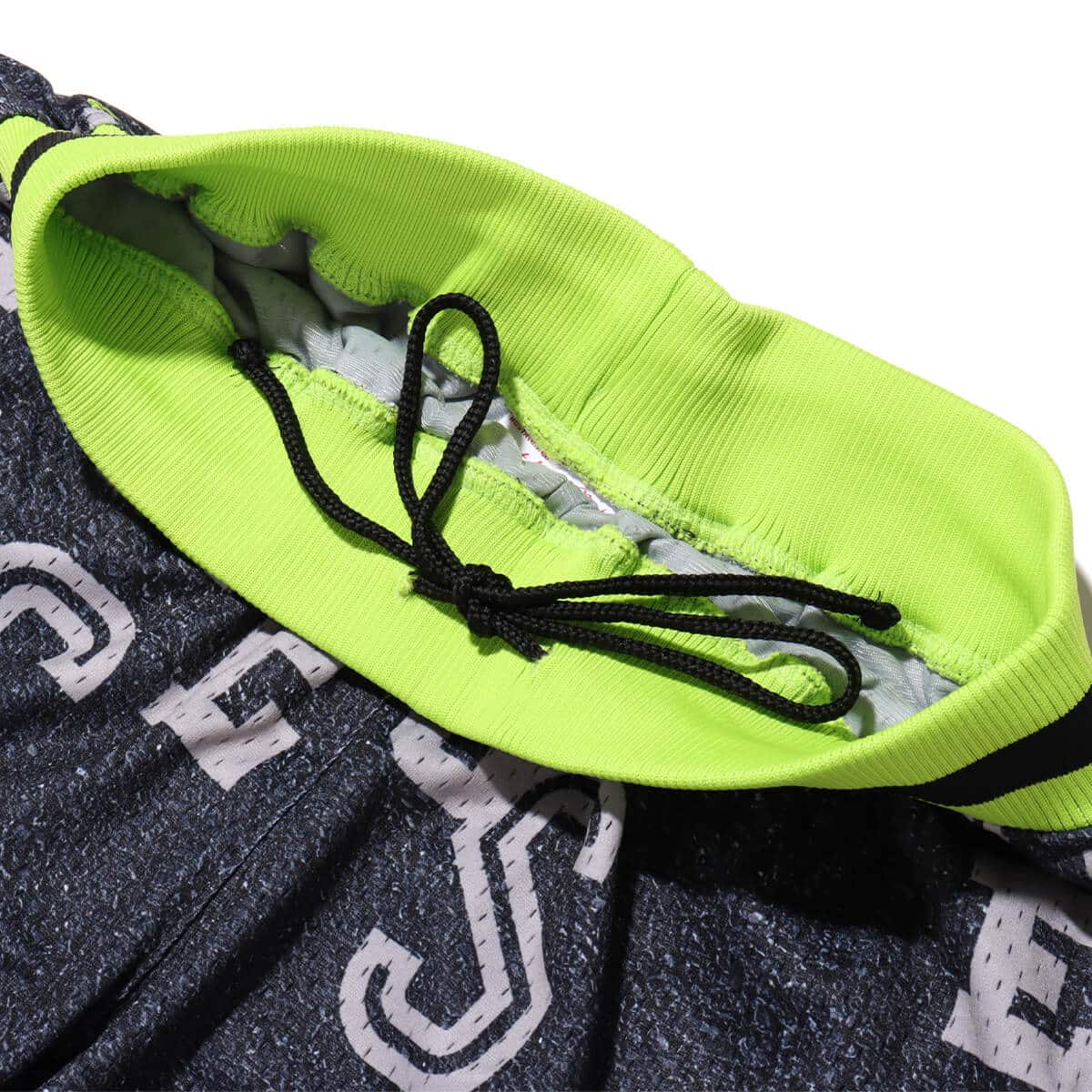 Mitchell & Ness NBA HENNESSY NEON CONCRETE GAME DAY SHORTS COLLAB BLACK の画像