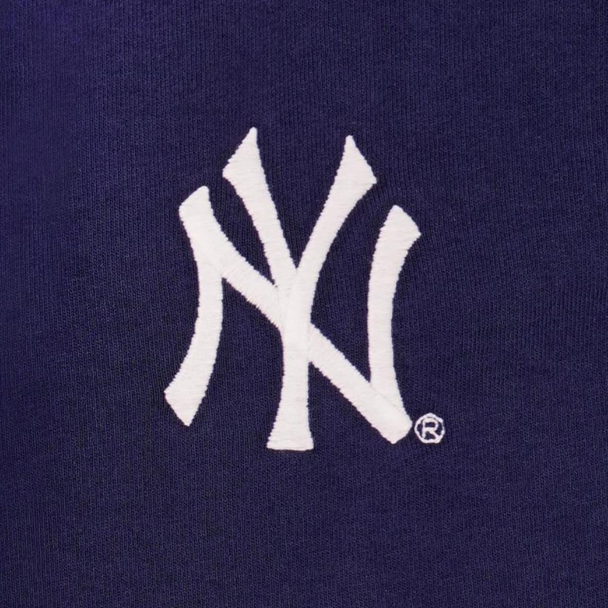 SPORTY＆RICH Yankees serif polo Navy White の画像