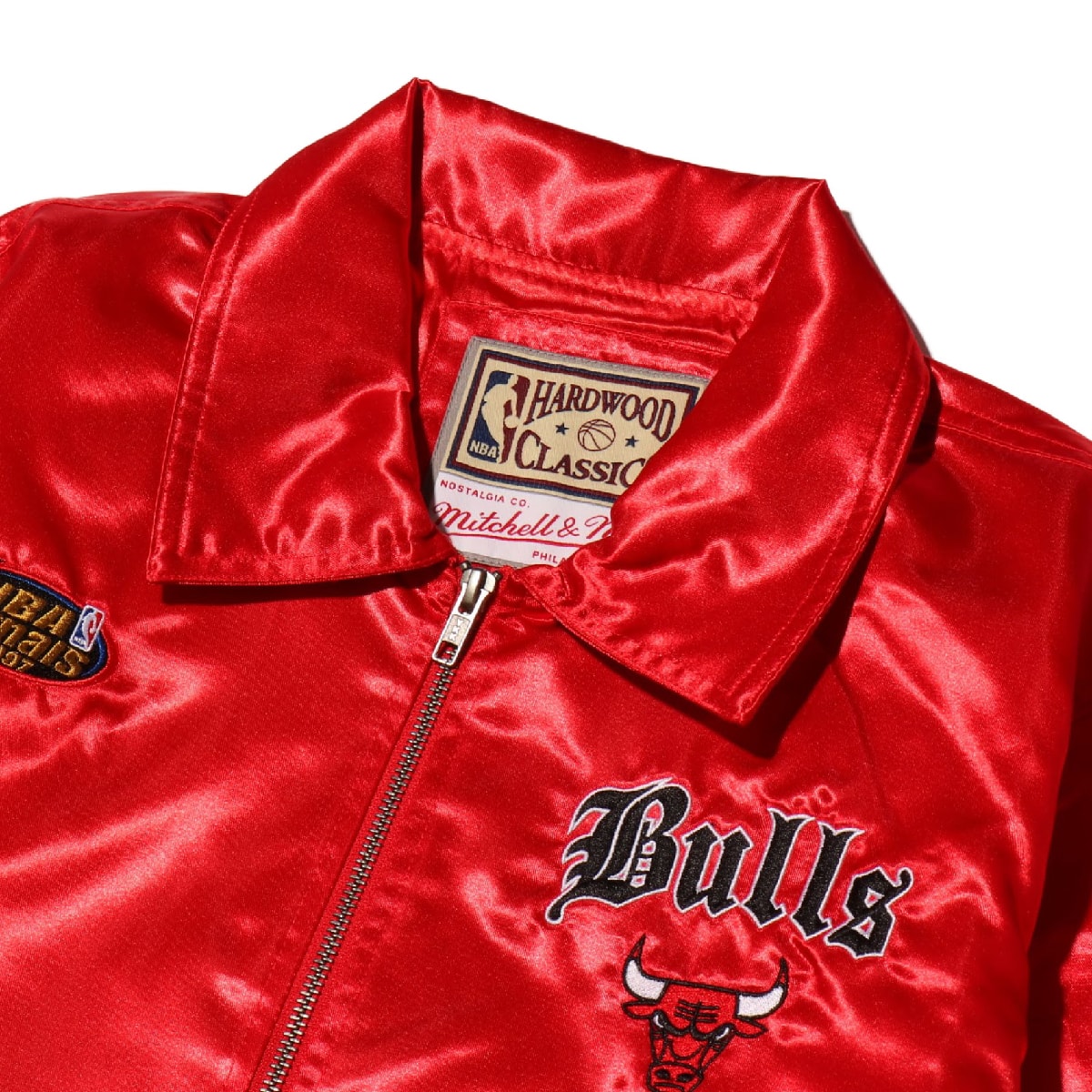 Mitchell & Ness Old English Satin Jacket CHI.Bulls RED 19HO-I