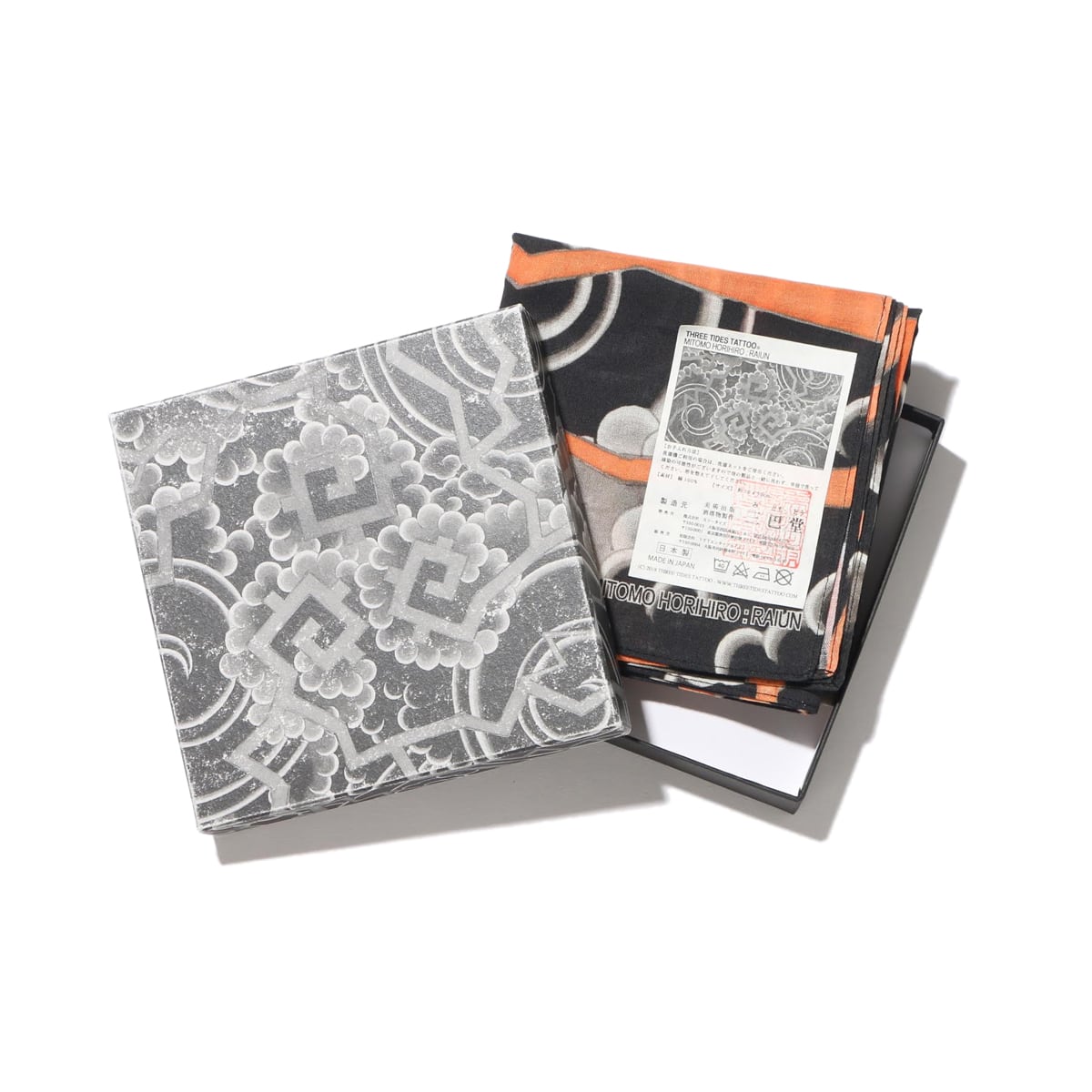 THREE TIDES TATTOO MITOMO HORIHIRO RAIUN HANDKERCHIEF RED/BLACK 20SU-Iの画像
