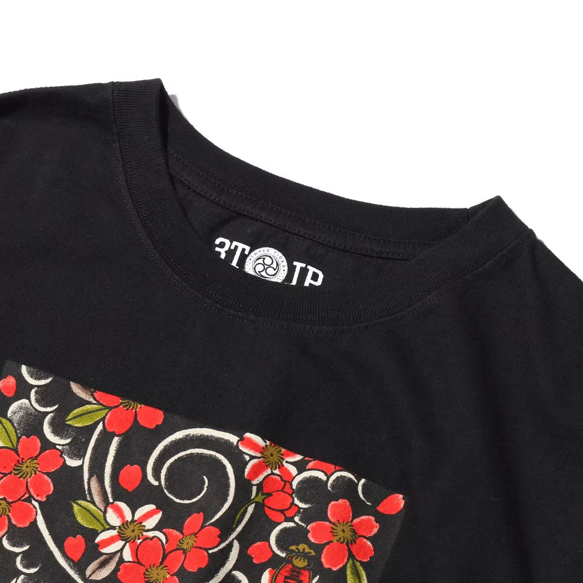 UBIQ THREE TIDES TATTOO × UBIQ “IREZUMI” T-SHIRT (Sakurafubuki) Designed by MutsuoBLACK の画像