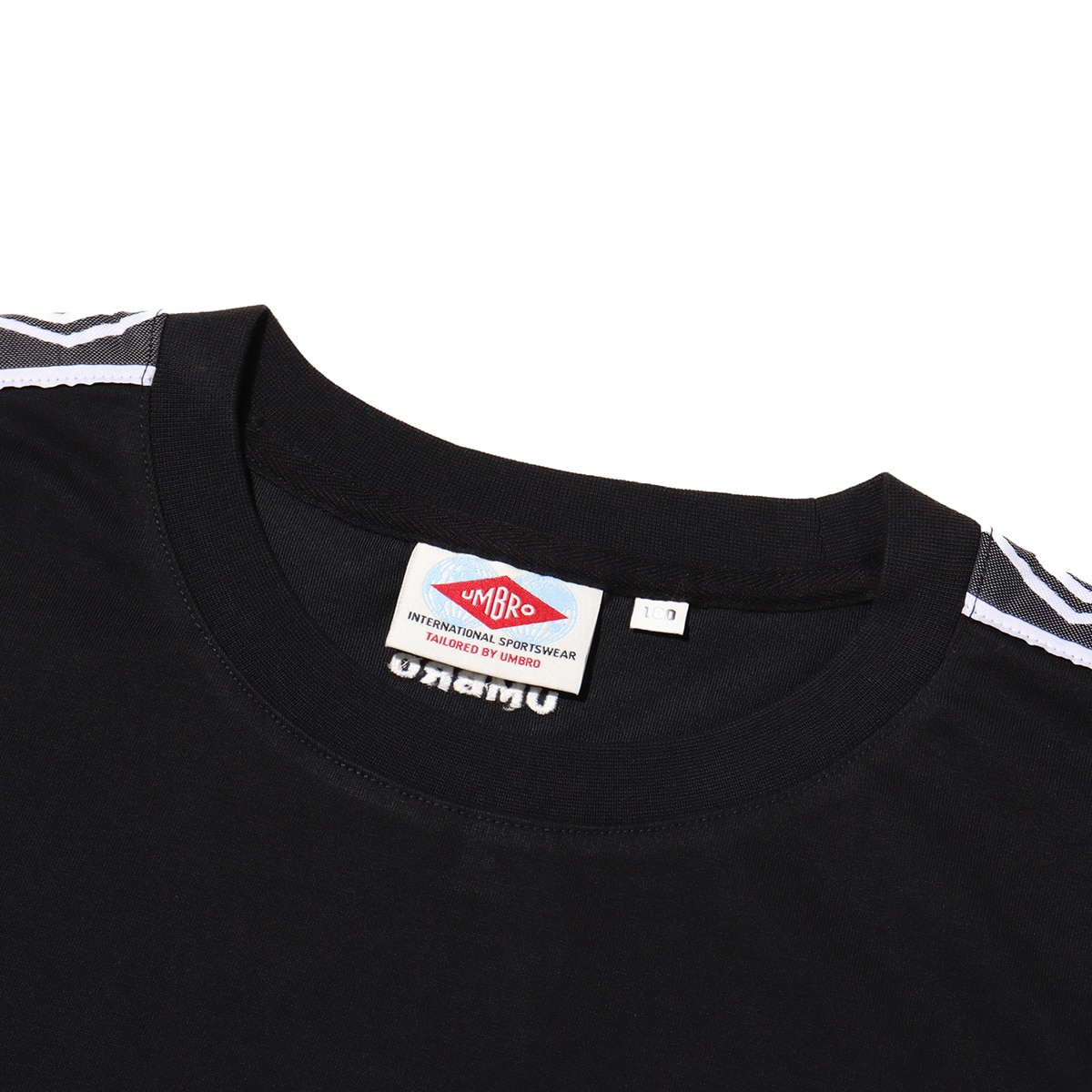 UMBRO SIDE TAPE OVERSIZED FIT SHORT SLEEVE SHIRT BLACK の画像