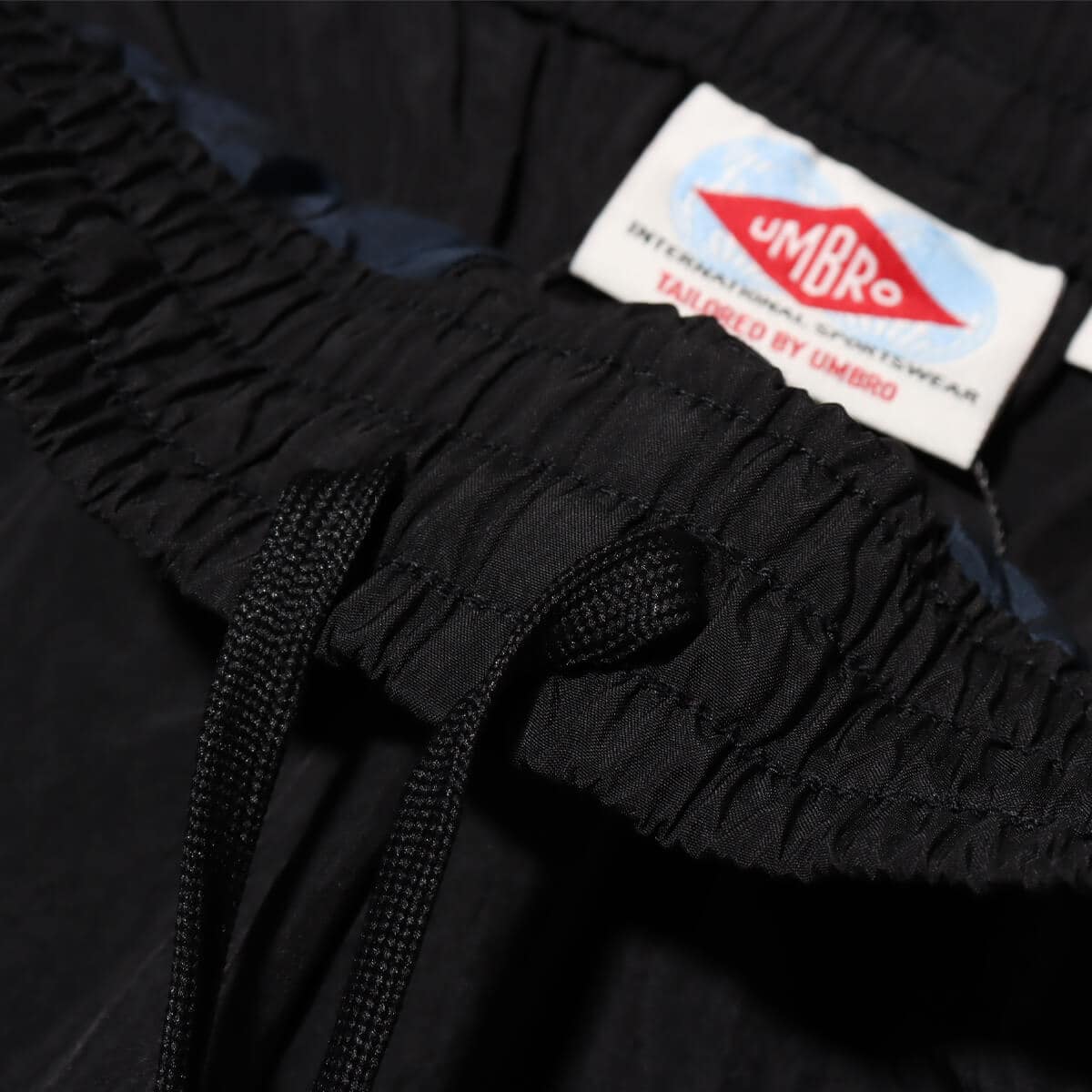 UMBRO WIND PANTS ブラック の画像