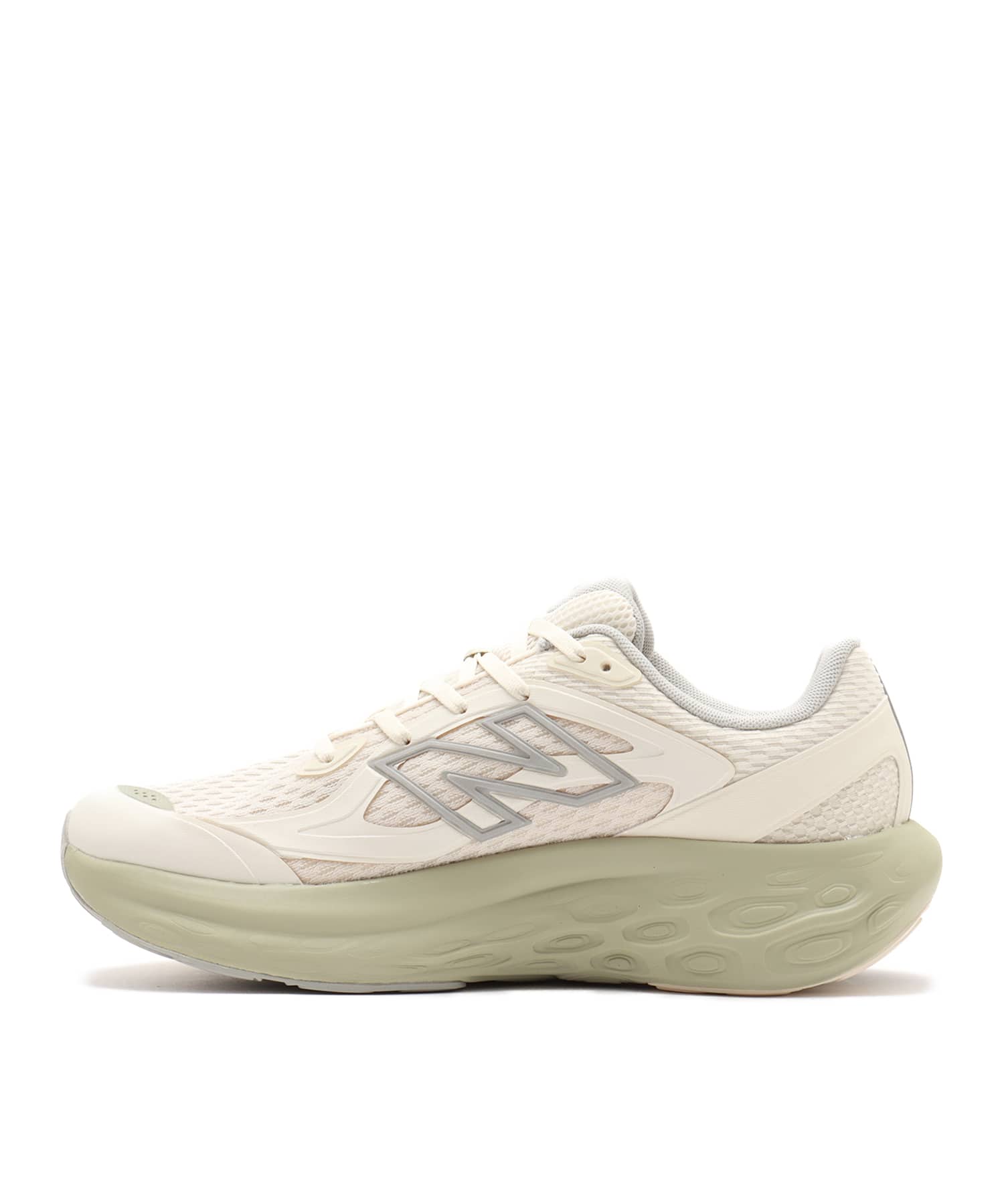 New Balance UTRNWA BEIGEの画像