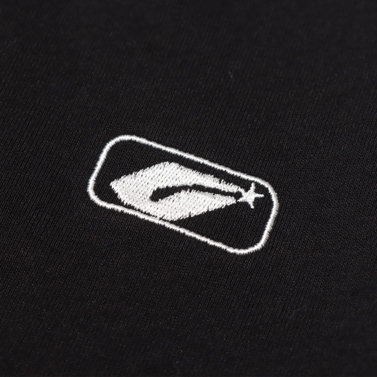 atmos pink ロゴ刺繍 ロンT BLACKの画像