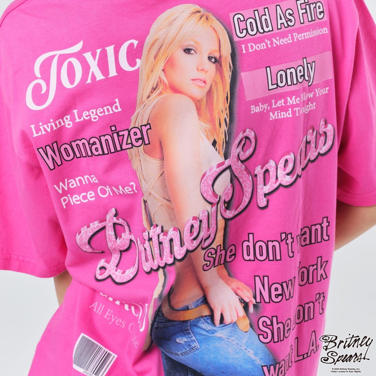 金髪アンダーヘア atmos pink x Britney Spears Magazine Cover Print T-Shirt PINK （アトモス ピンク X  ブリトニー スピアーズ マガジン カバー プリント ティーシャツ-ピンク） | atmos（アトモス） 公式オンラインストア
