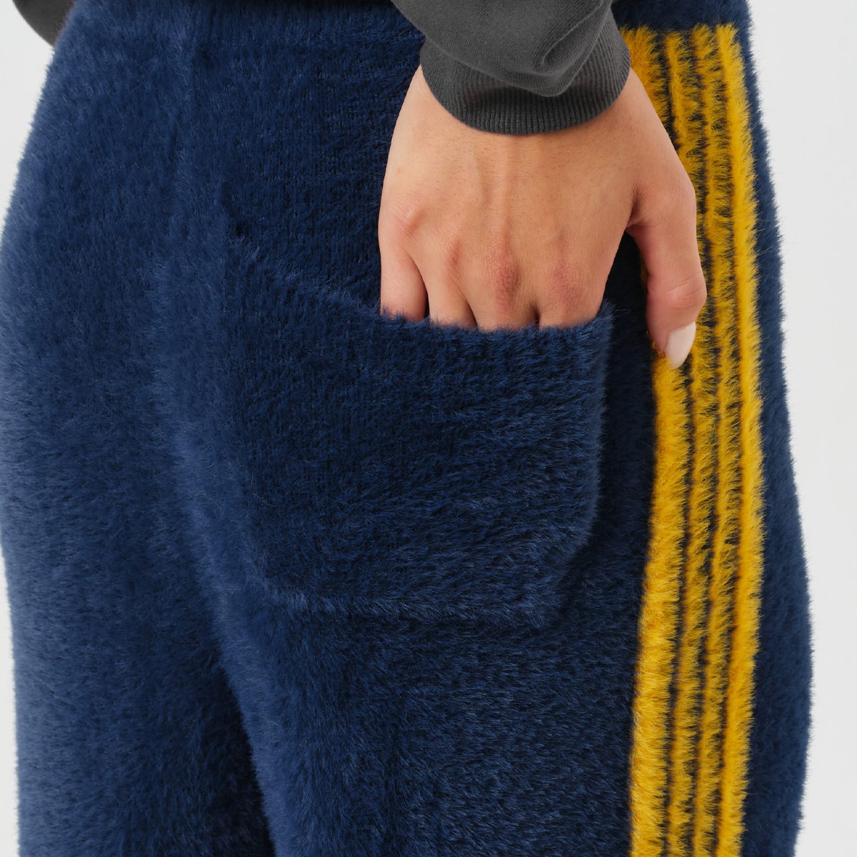 atmos pink Feather Knit Pants NAVY の画像