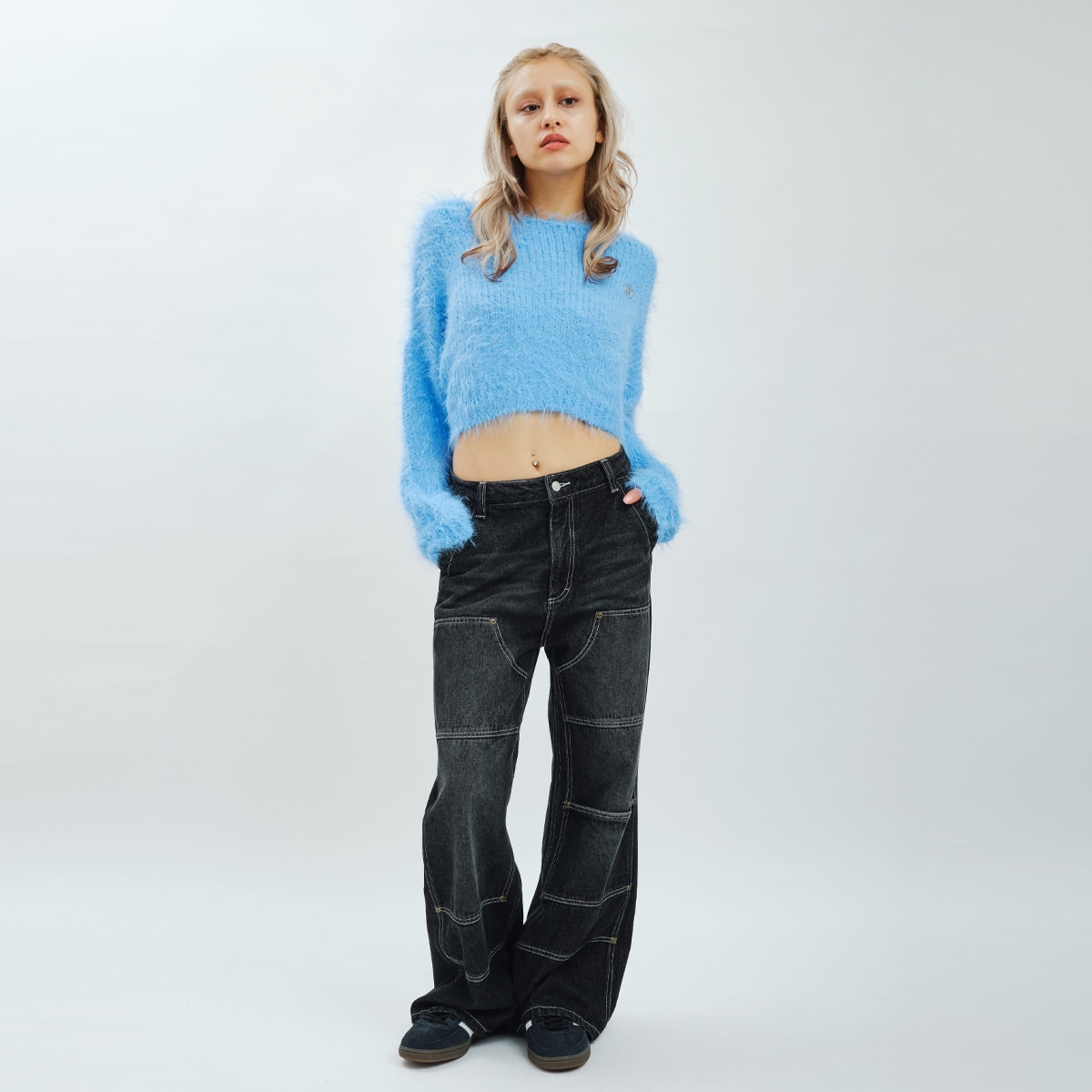 atmos pink Cropped Shaggy Knit Top BLUEの画像