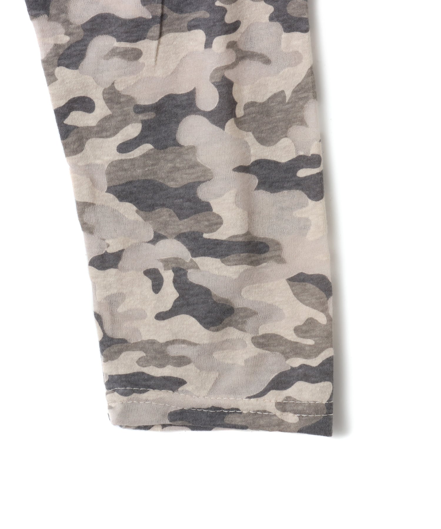 atmos pink Cropped Camouflage Tops BEIGEの画像