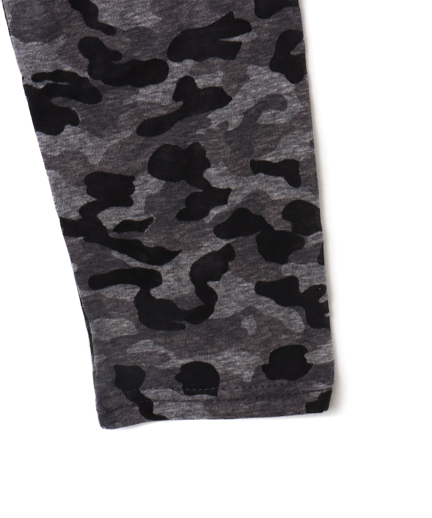 atmos pink Cropped Camouflage Tops GRAYの画像