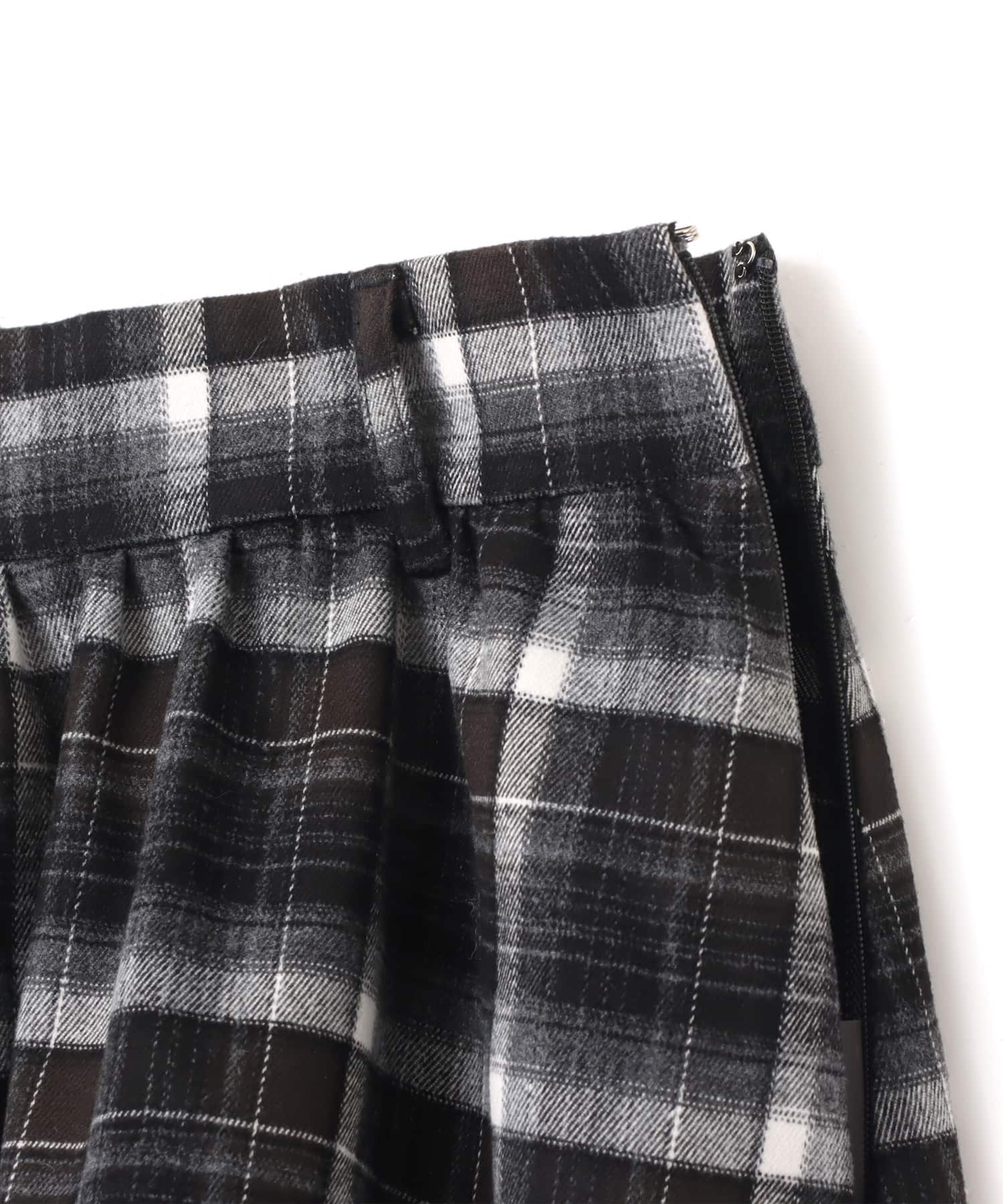 atmos pink Asymmetry Check Skirt BLACKの画像