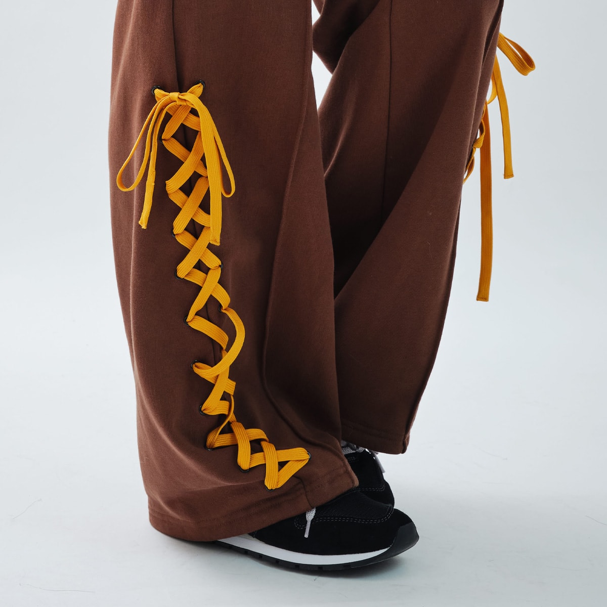 atmos pink MLB Sweat Pants BROWNの画像