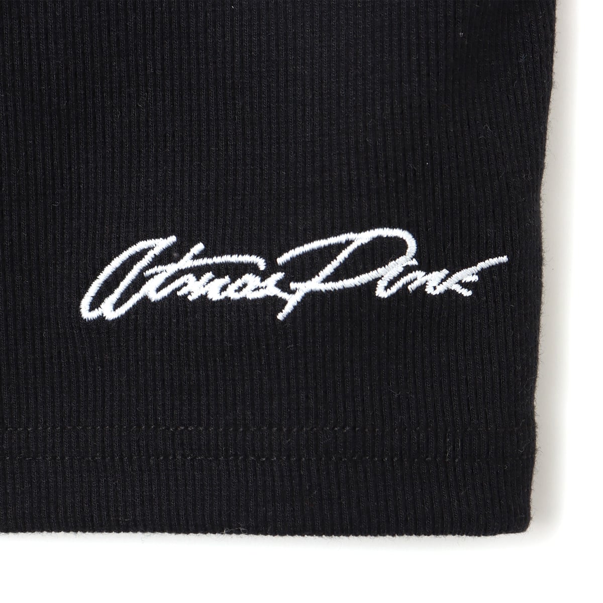 atmos pink Logo Embroidery Camisole BLACKの画像
