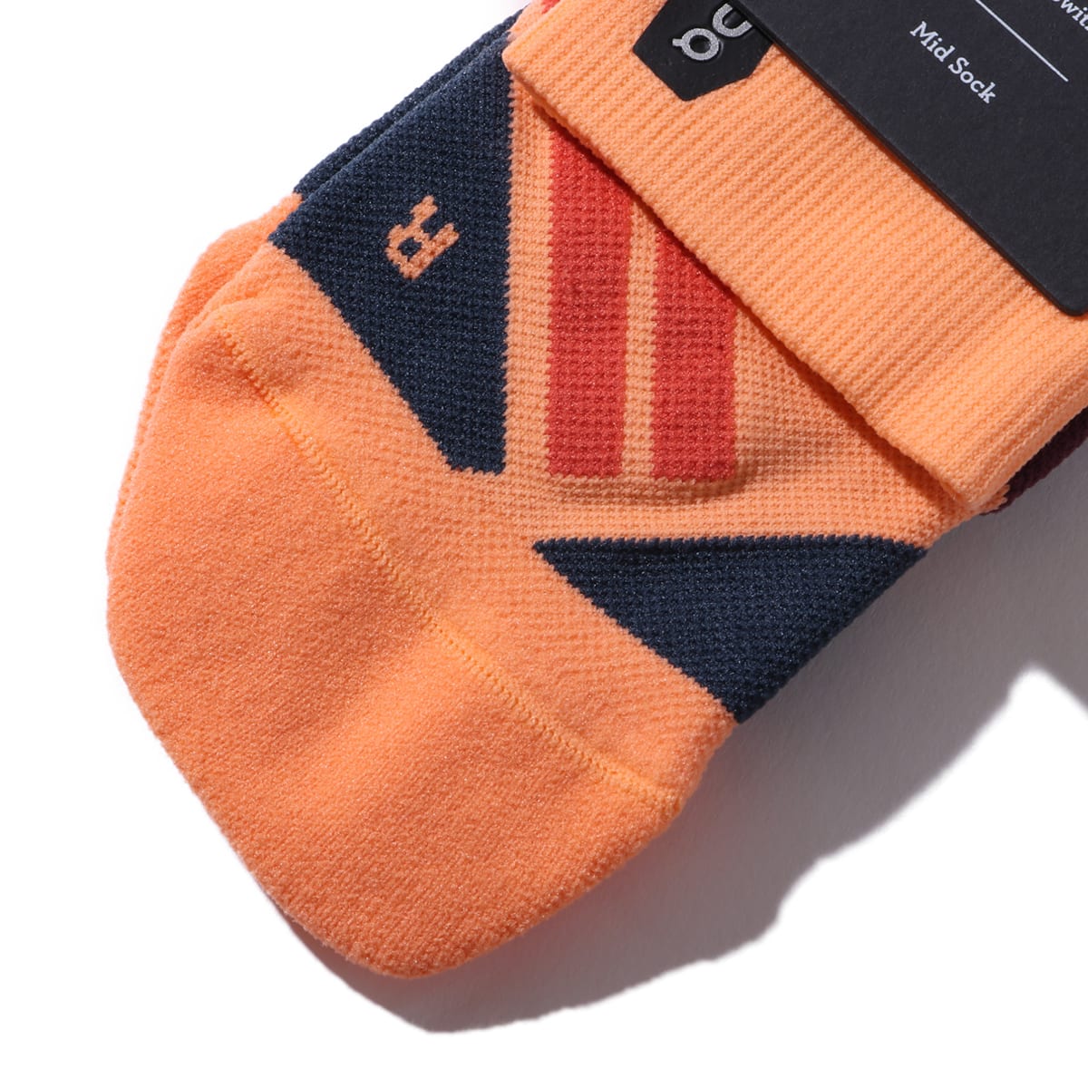 On Mid Sock Coral/Navyの画像