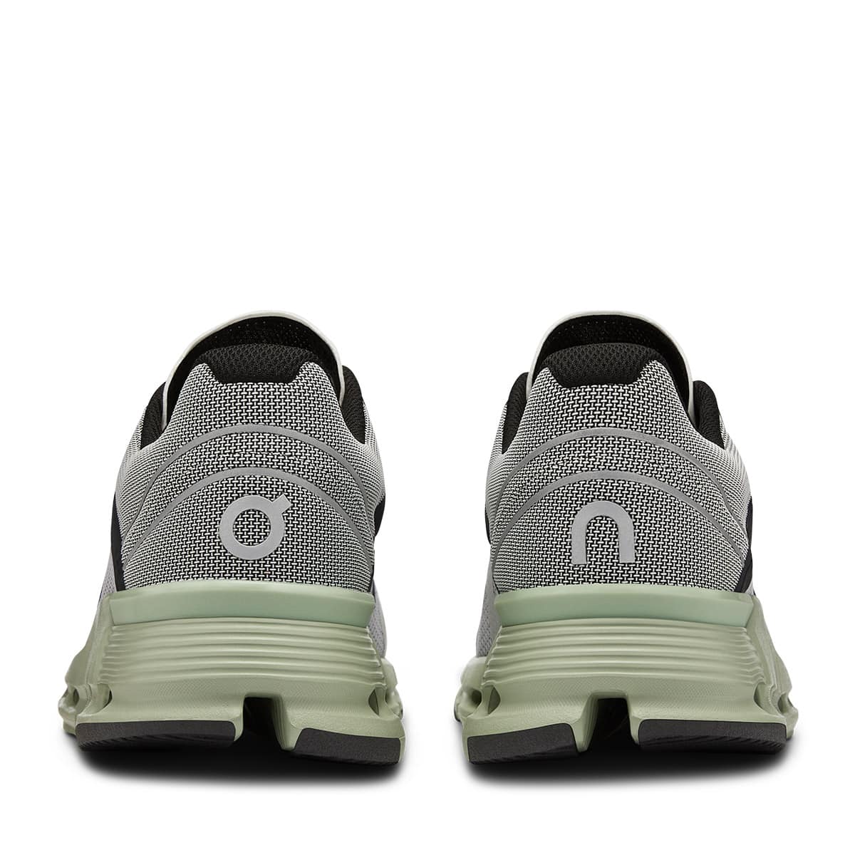 On Cloudnova Z5 Rush 1 Black | Whiteの画像