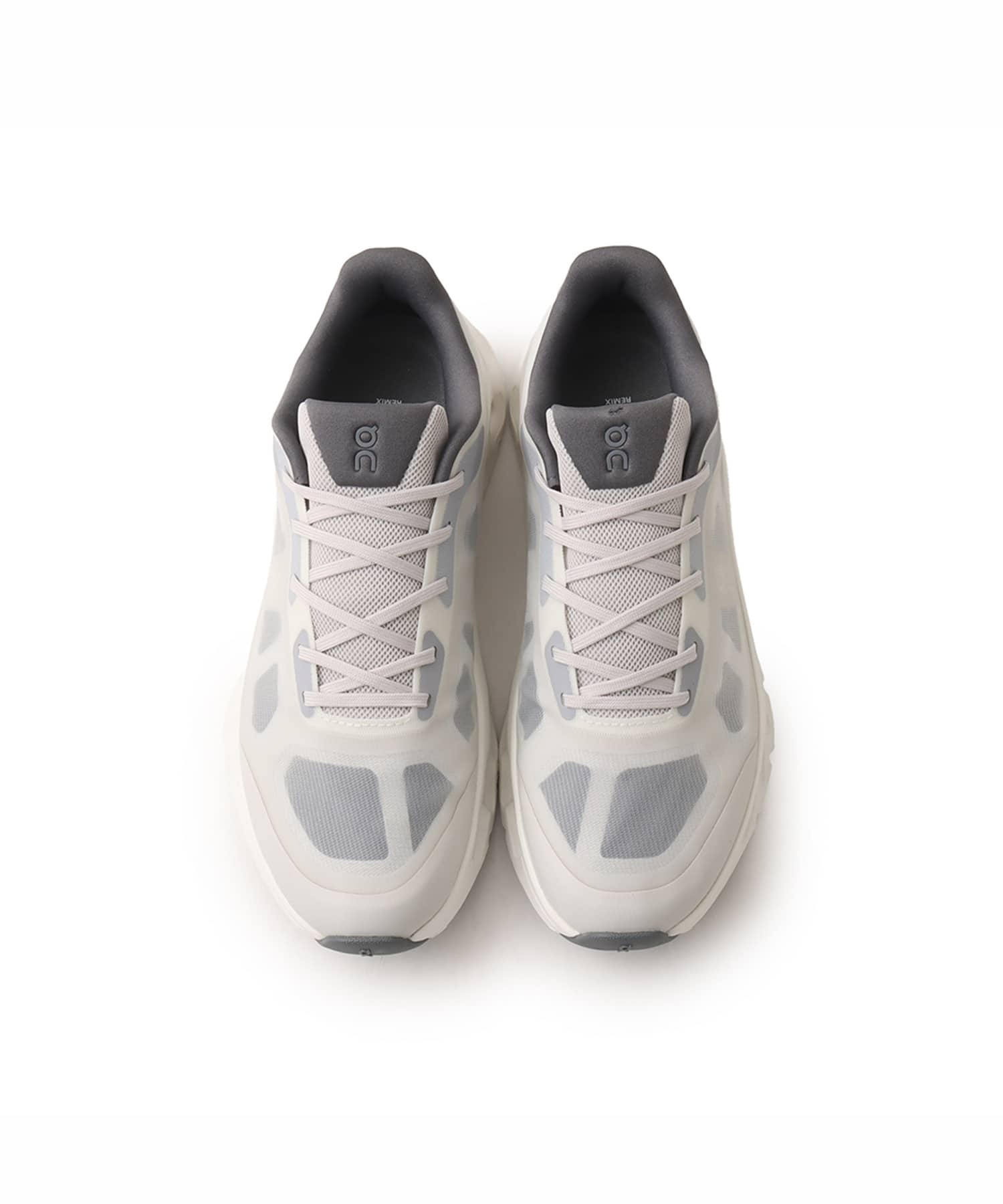 On Cloudtilt Remix 1 M Alloy | Ivoryの画像