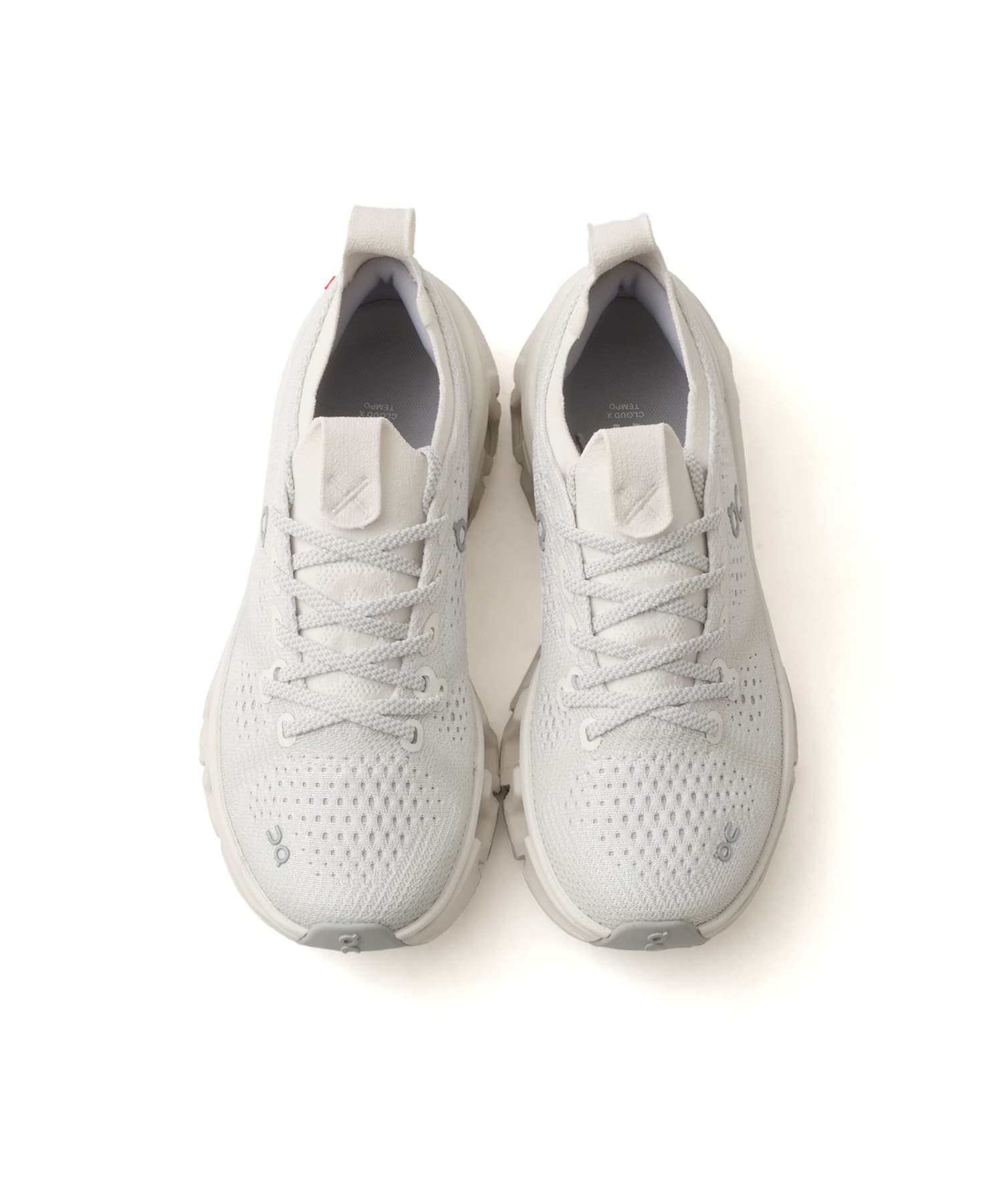 On CLOUD X TEMPO 1 W Ivory | Iceの画像