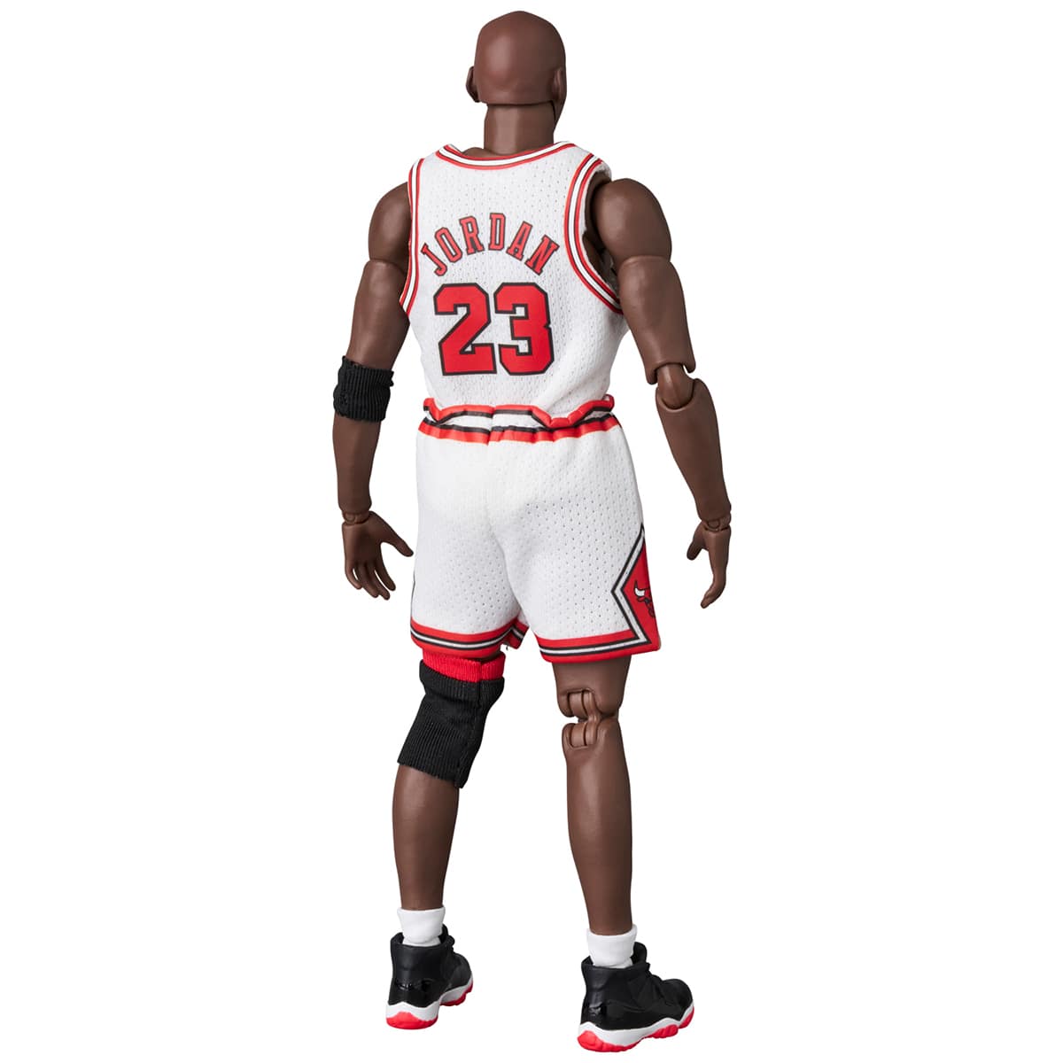 MEDICOM TOY MAFEX MICHAEL JORDAN(CHICAGO BULLS HOME) WHITE|atmos（アトモス）  公式オンラインストア