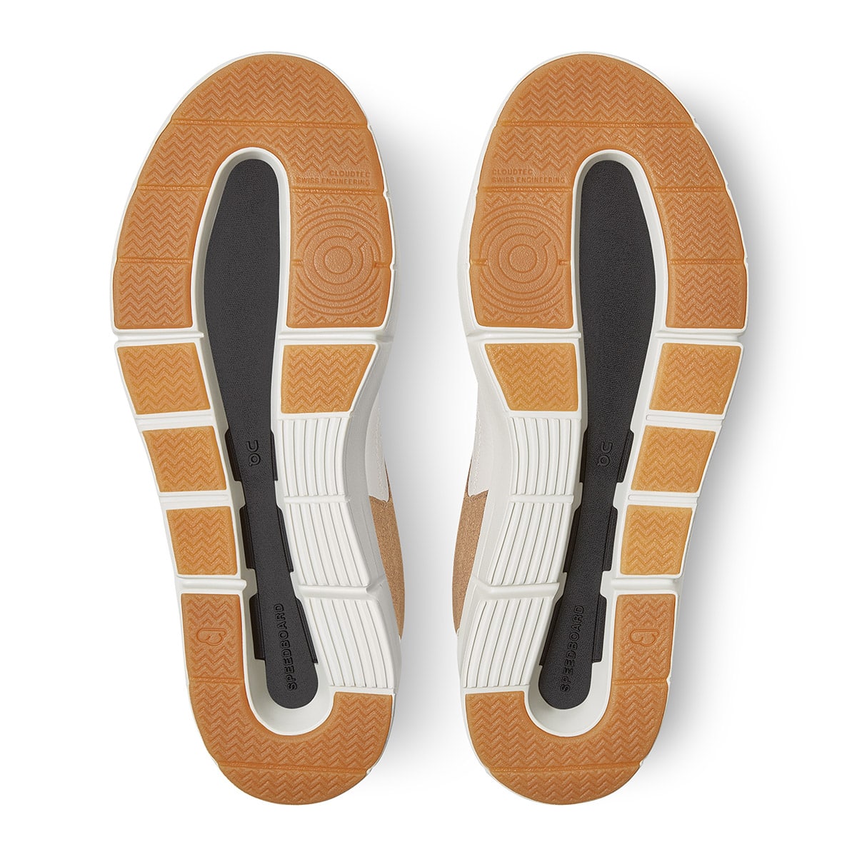 On THE ROGER Clubhouse Almond/Sandの画像