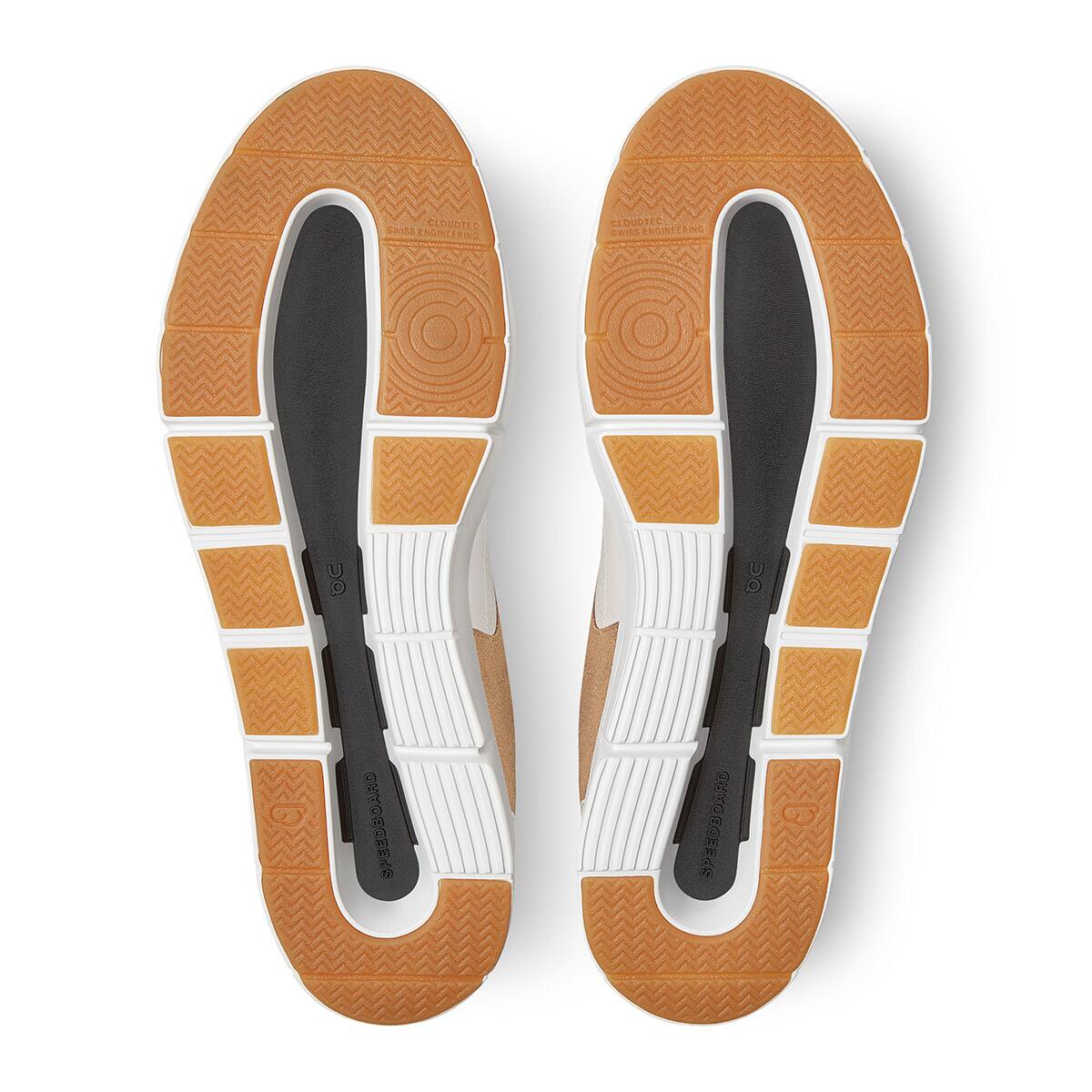 On THE ROGER Clubhouse Almond/Sandの画像