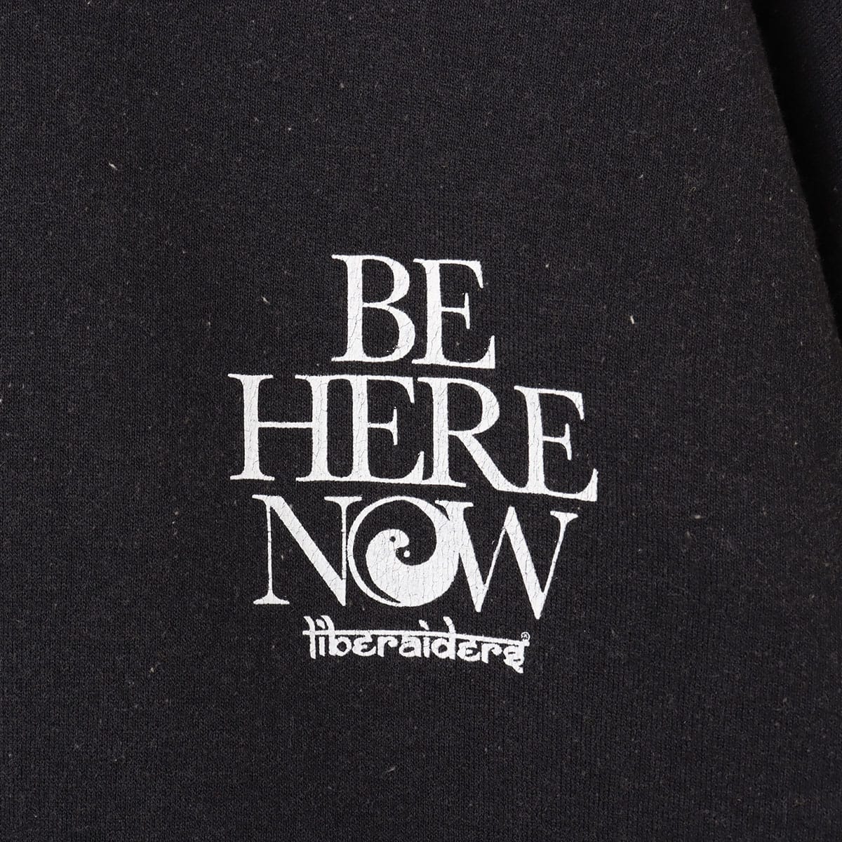 LIBERAIDERS BE HERE NOW HOODIE BLACKの画像