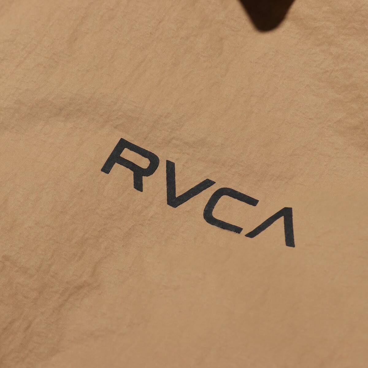 RVCA ANIMAL SPIRITS COACH JACKET BEIGE 19FW-S