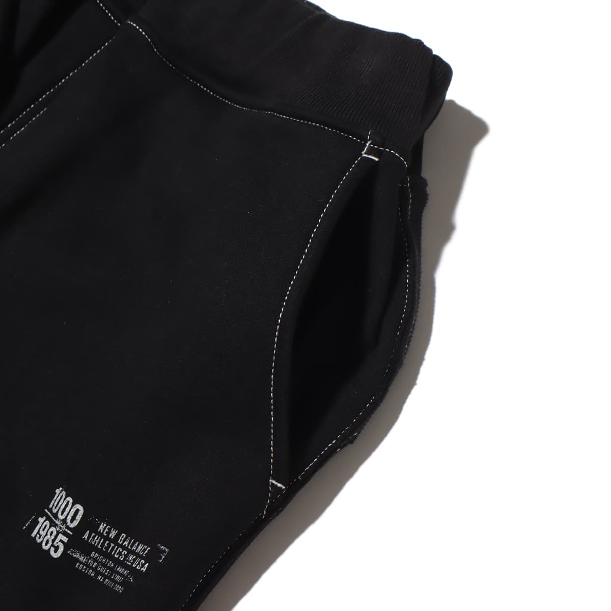 New Balance 1000 SWEAT PANTS OVERSIZED FIT ブラック 23FA-Iの画像