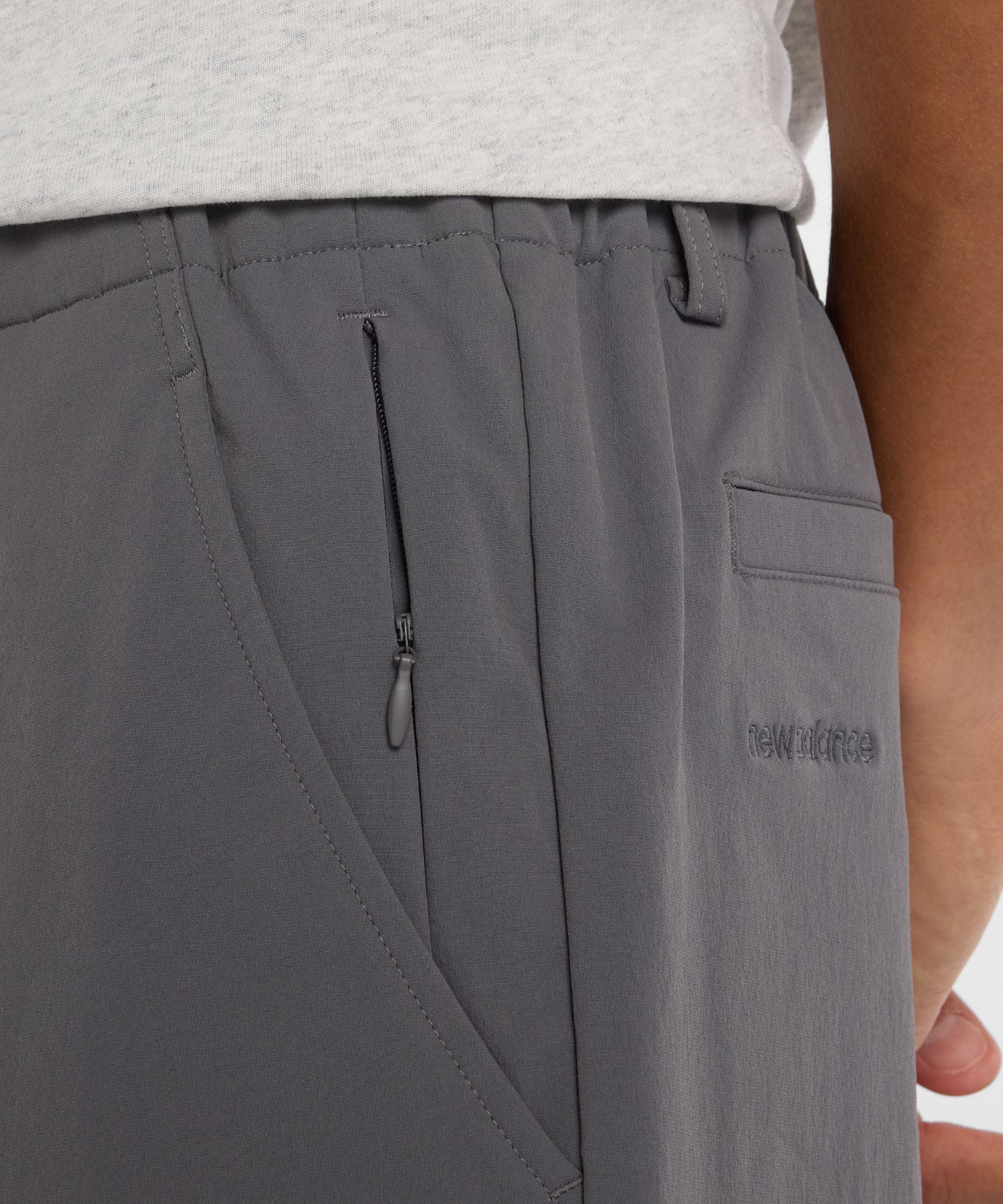 New Balance NB GREY TAPERED PANTS キャッスルロックの画像