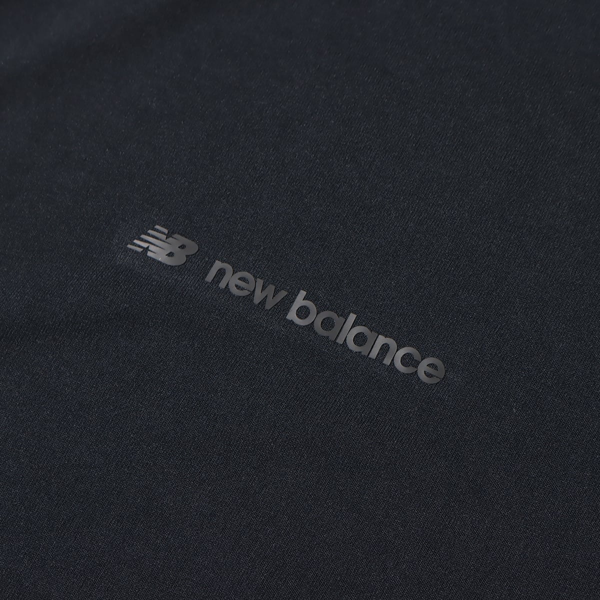 New Balance MET24 Basic Logo Long Sleeve Tee ブラック 23FW-Iの画像