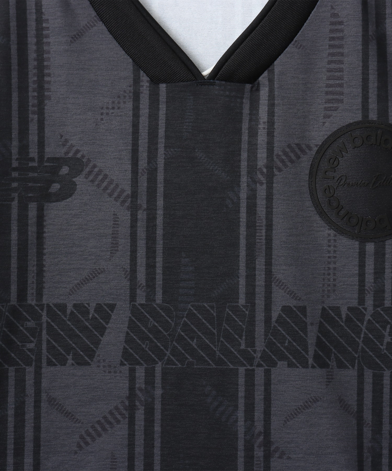 New Balance GRAPHIC SHORT SLEEVE SHIRTS ブラックの画像