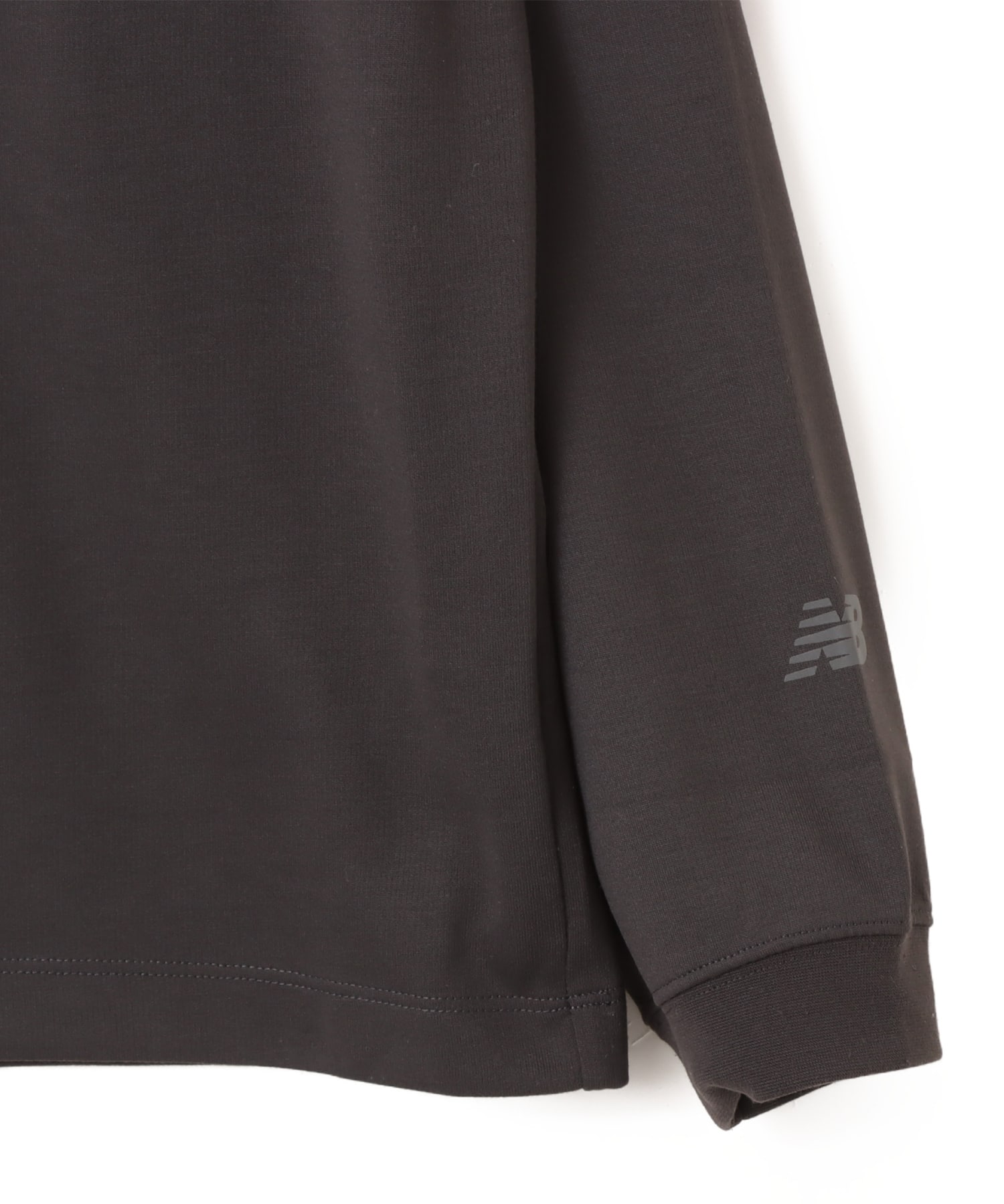 New Balance BASIC LONG SLEEVE T-SHIRT ブラックセメントの画像